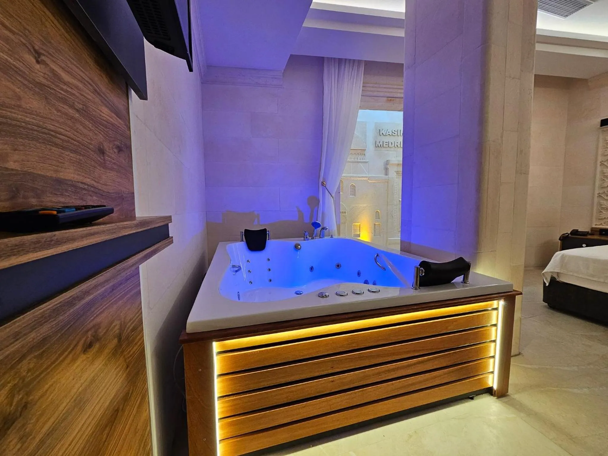 Bath, Bed in Baypark Hotel & SPA