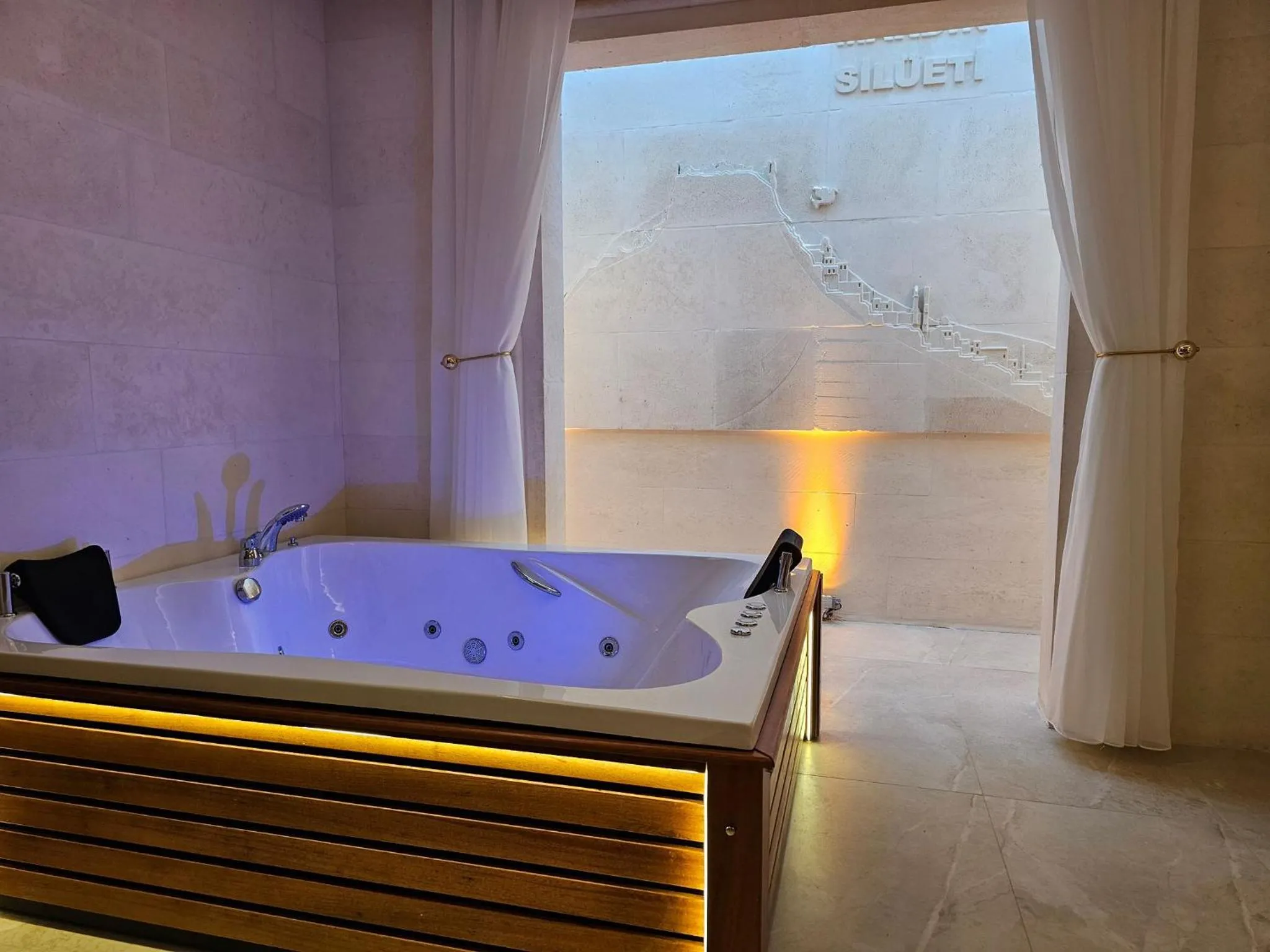 Bath, Bed in Baypark Hotel & SPA