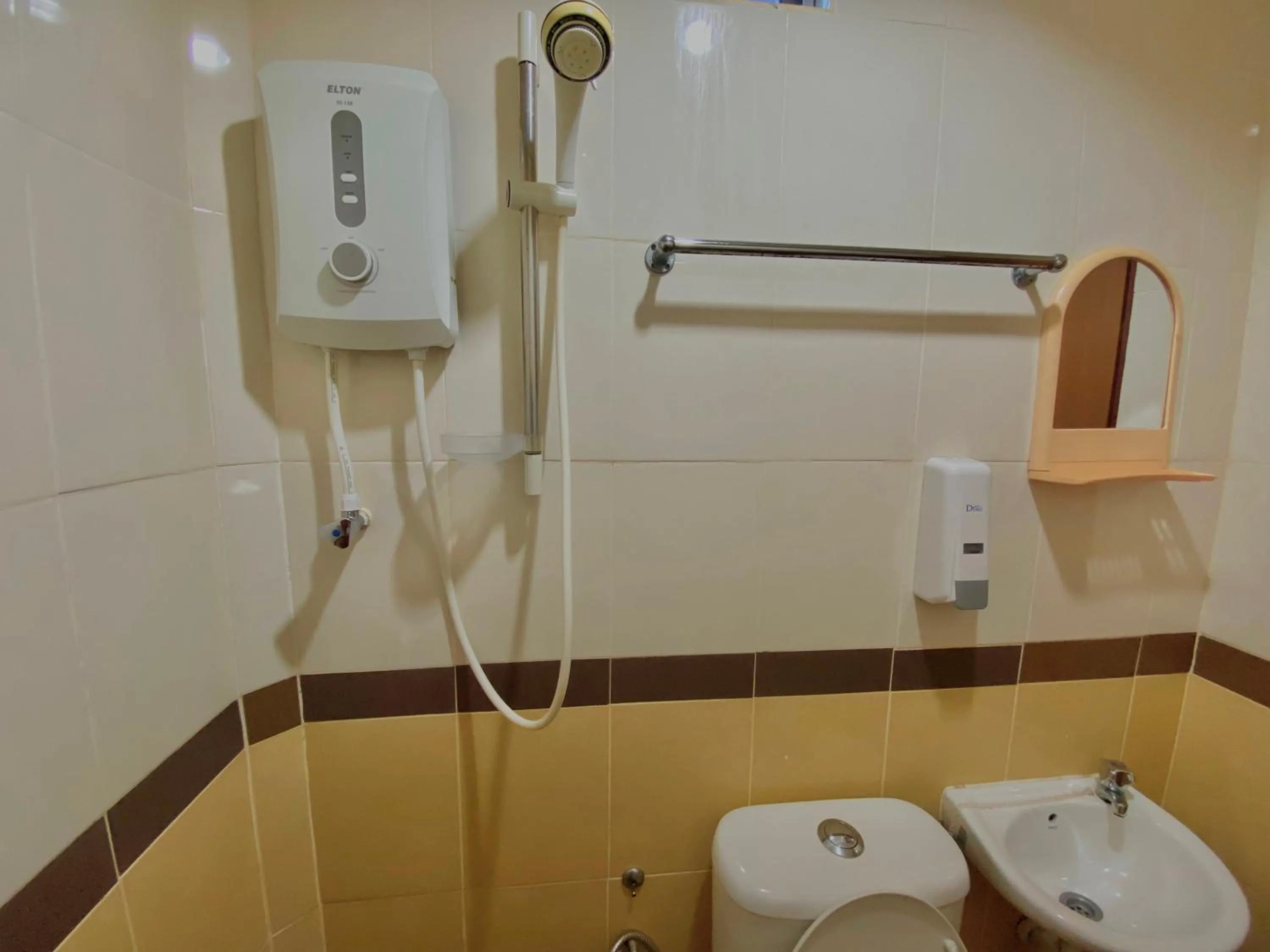 Bathroom in Hotel O D Qamar Motel