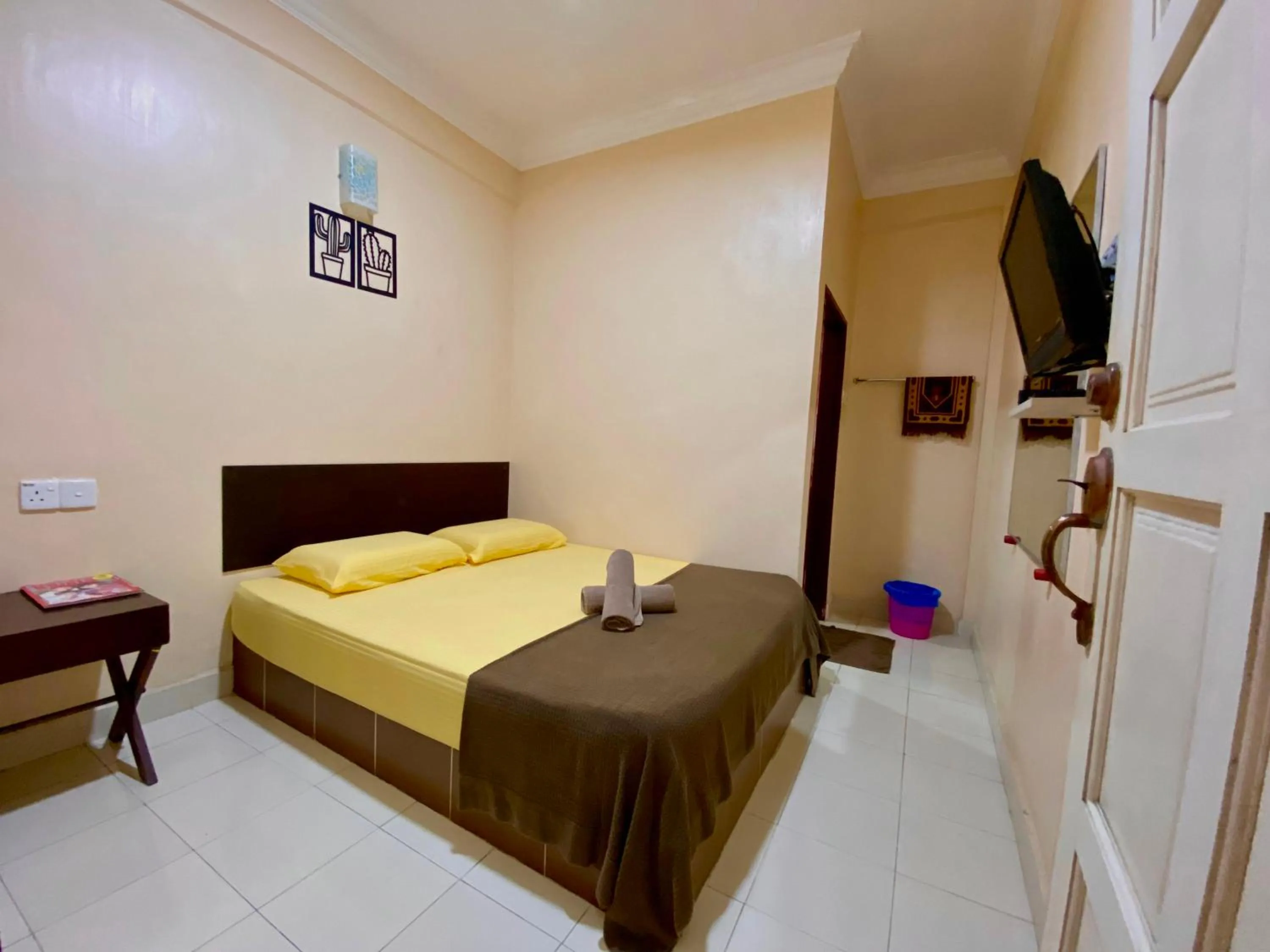 Bedroom, Bed in Hotel O D Qamar Motel