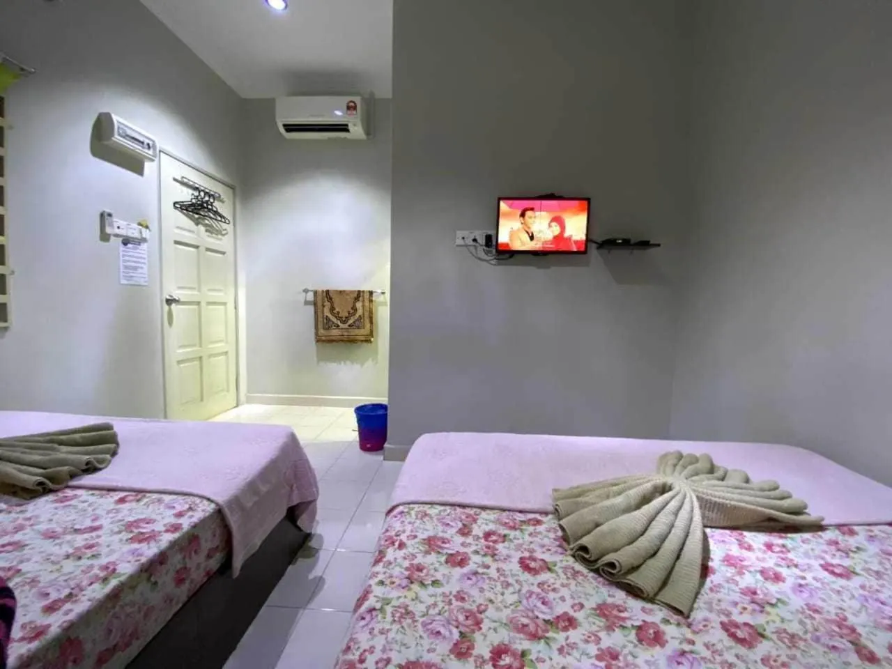 Bedroom, Bed in Hotel O D Qamar Motel