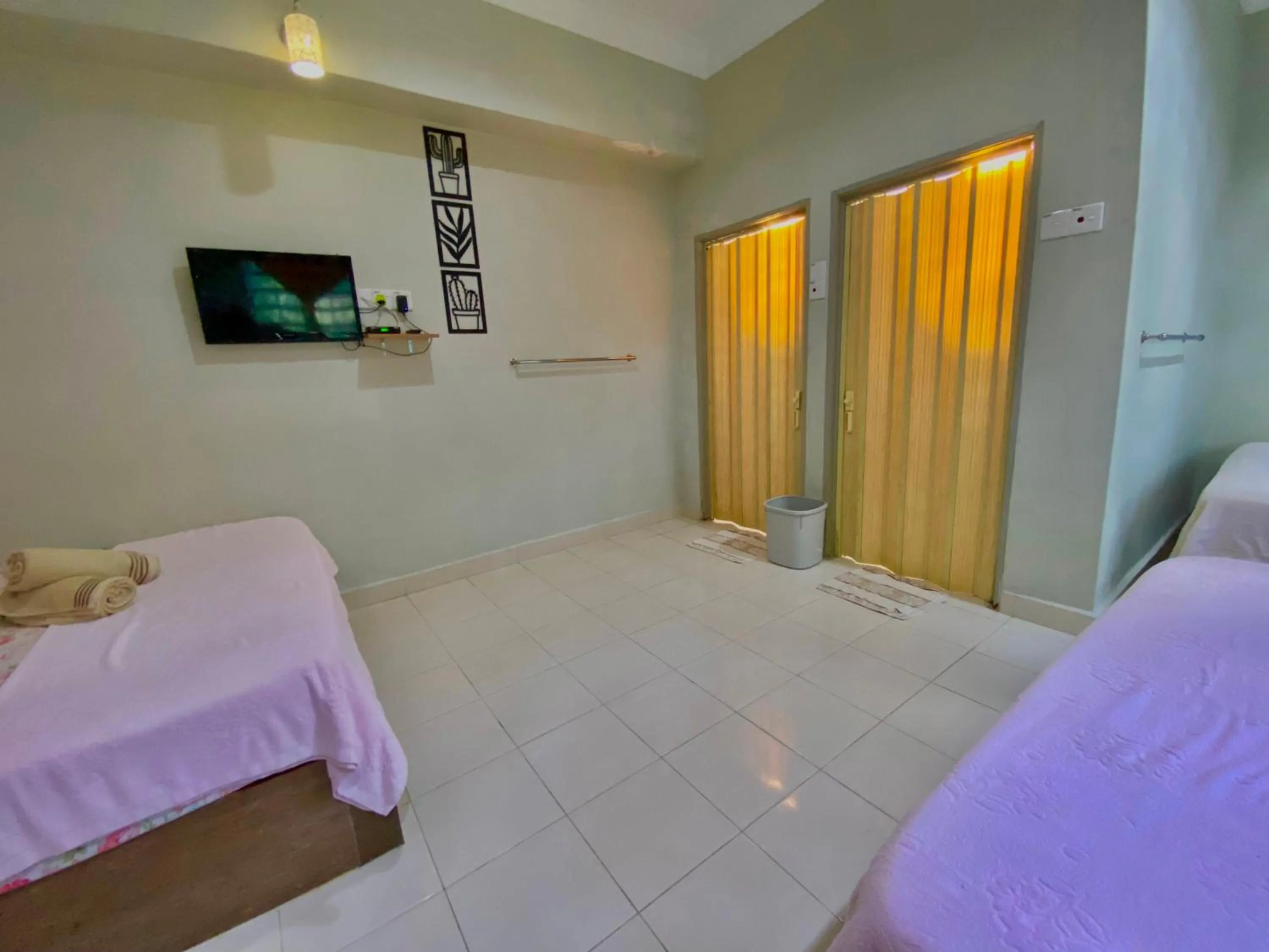 Bedroom, Bed in Hotel O D Qamar Motel