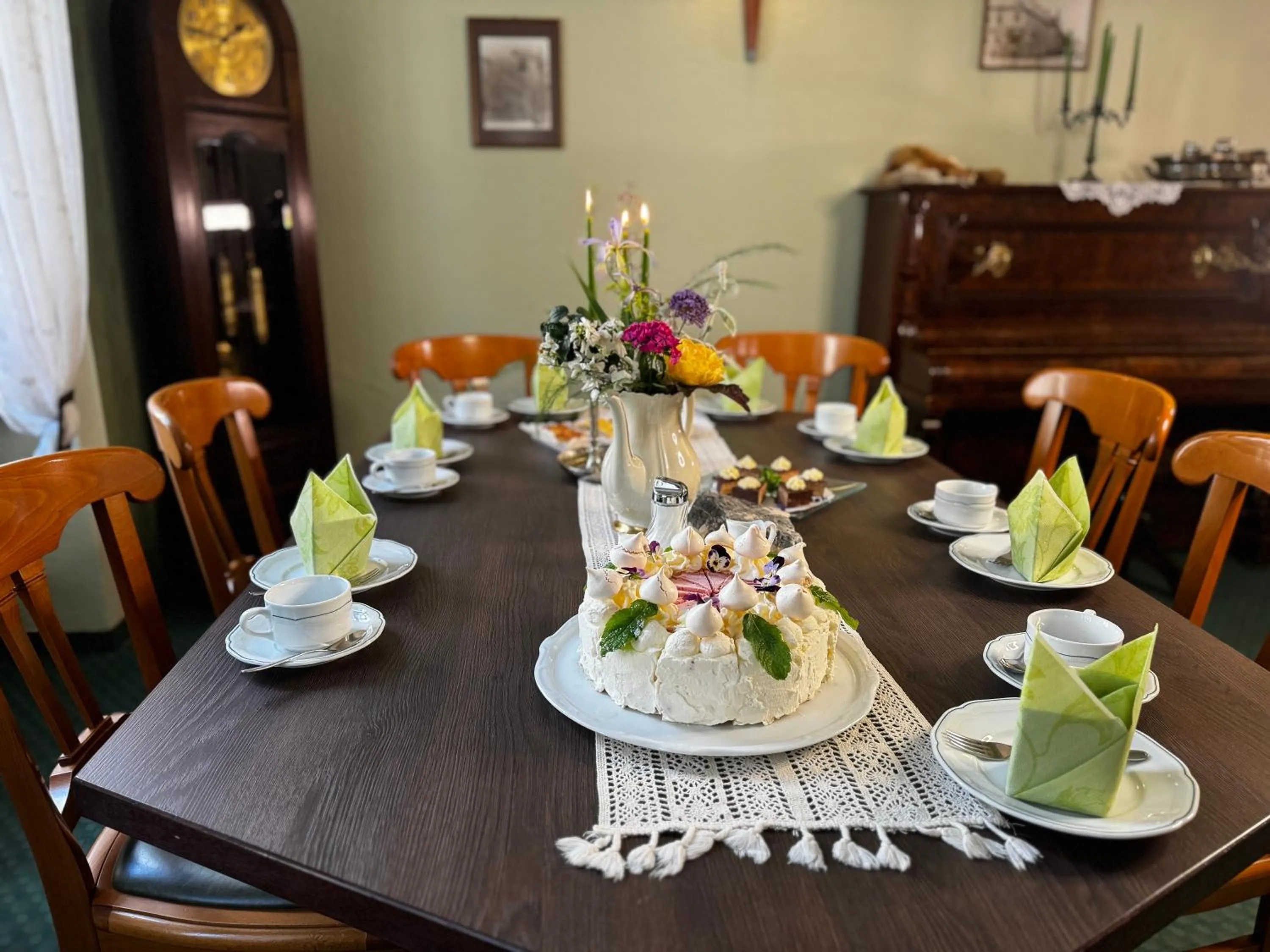 Restaurant/places to eat in Logis Hotel Stadt Neustadt