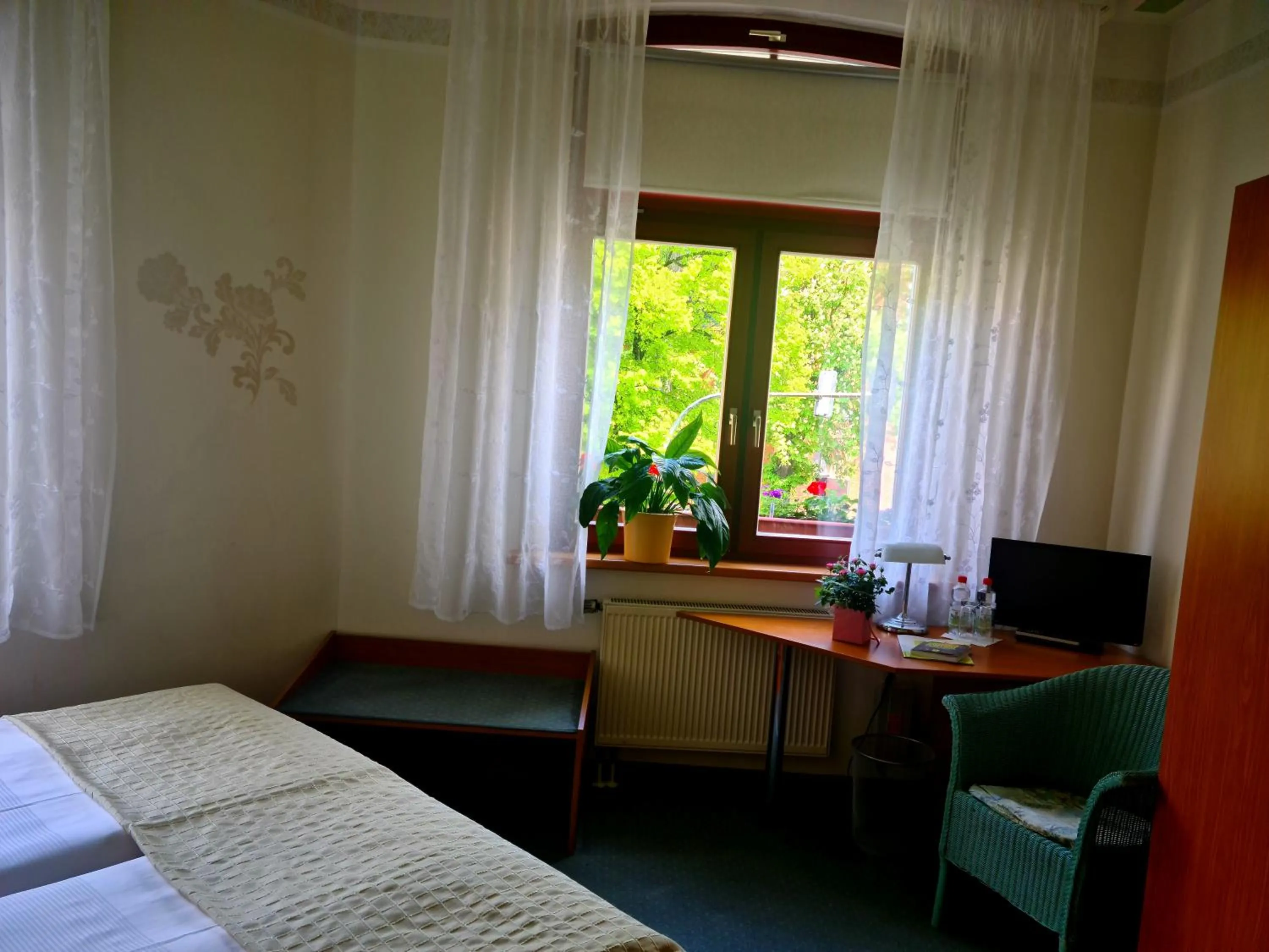Photo of the whole room, Bed in Logis Hotel Stadt Neustadt