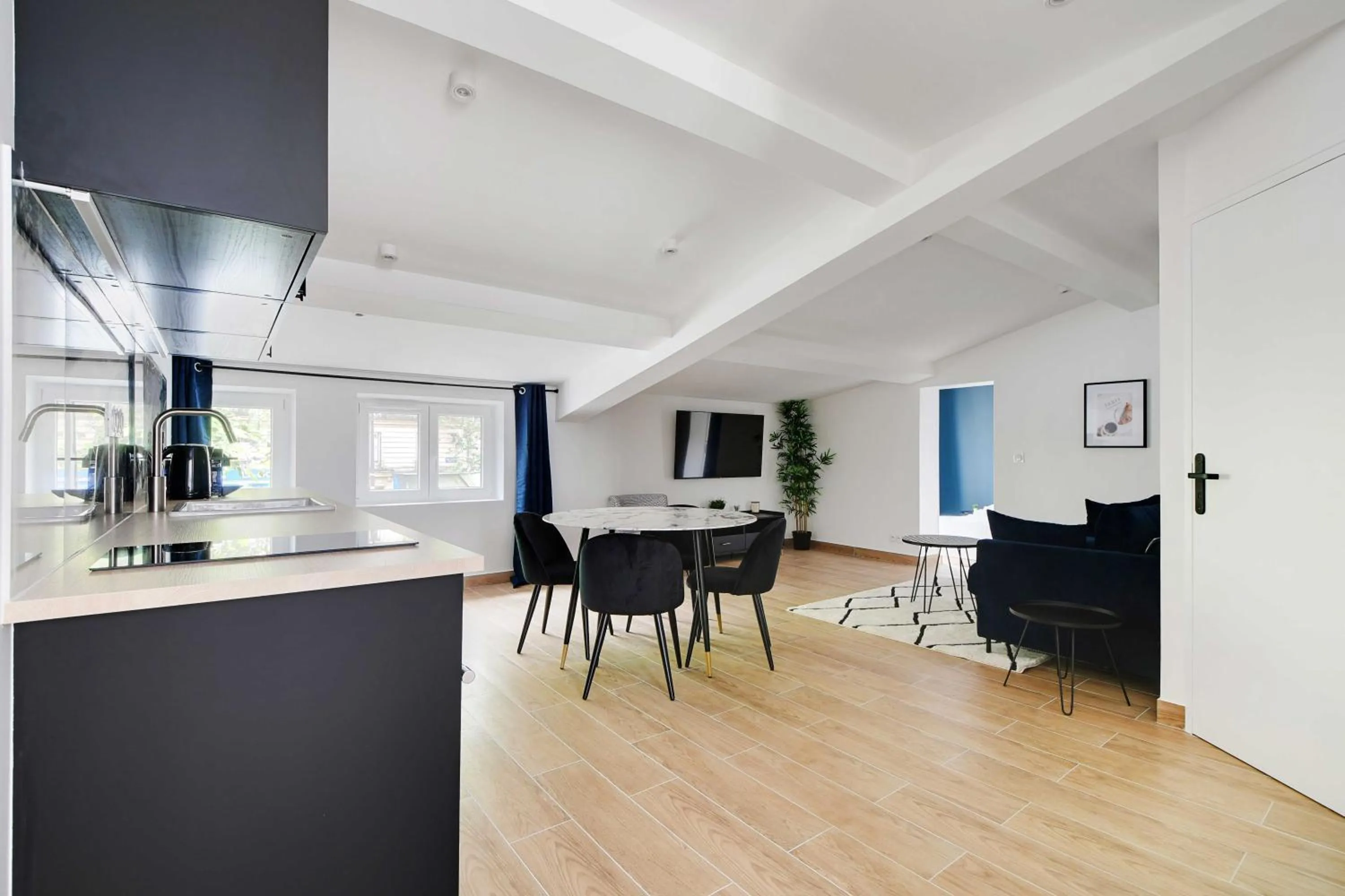 Refreshing 2BD-6P apartment - 18th ard