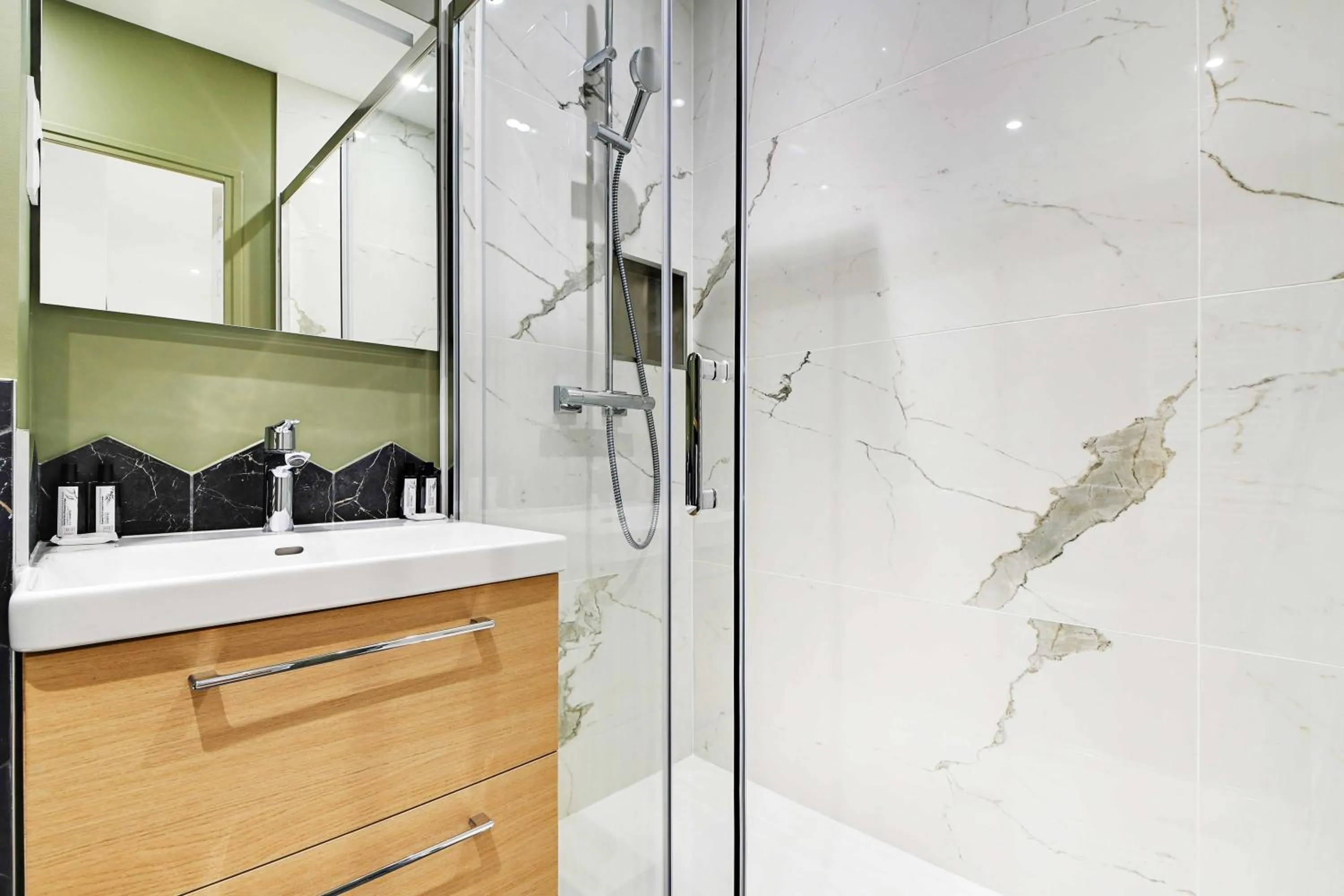 Refreshing 2BD-6P apartment - 18th ard