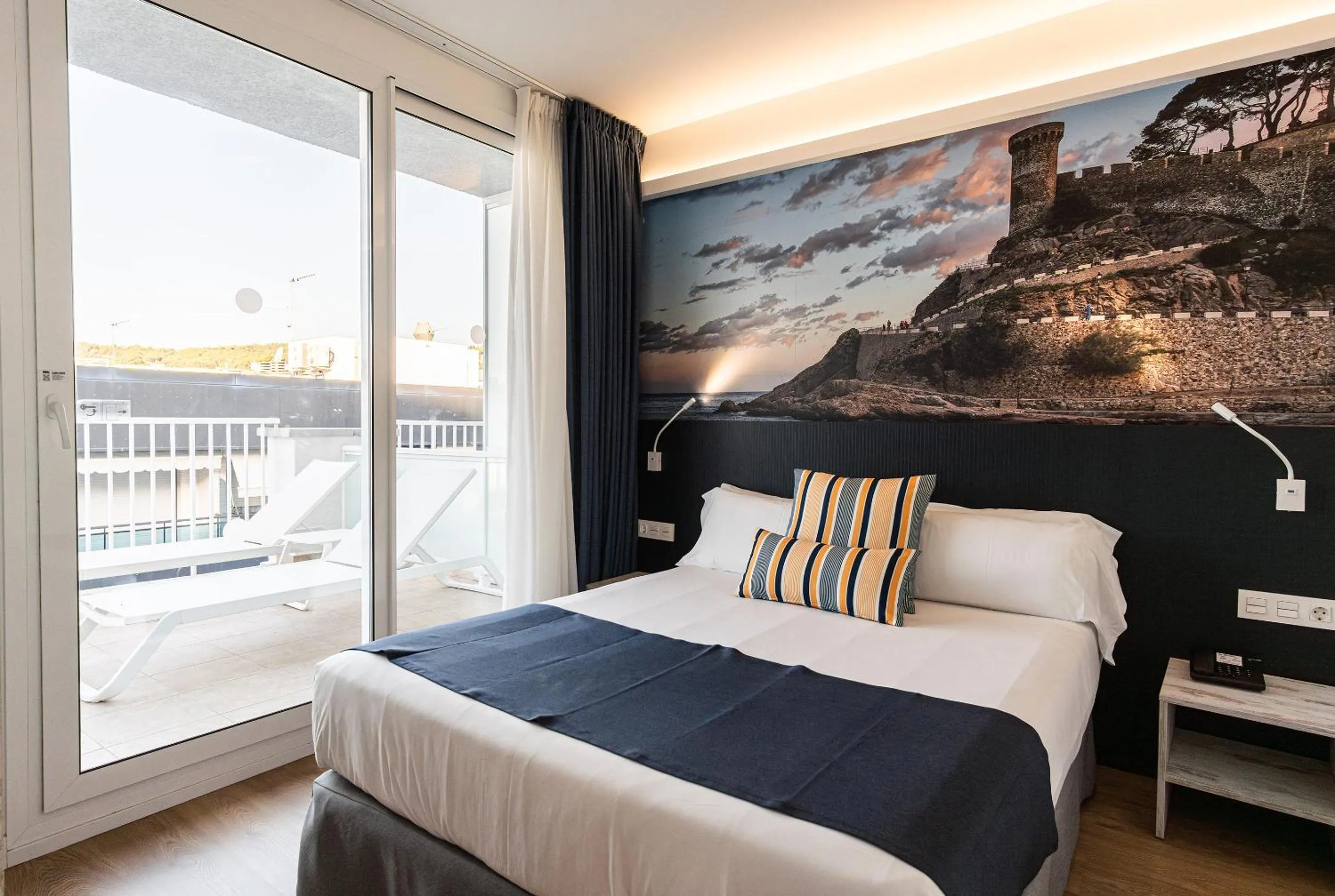 Bedroom, Bed in Hotel Don Juan Tossa