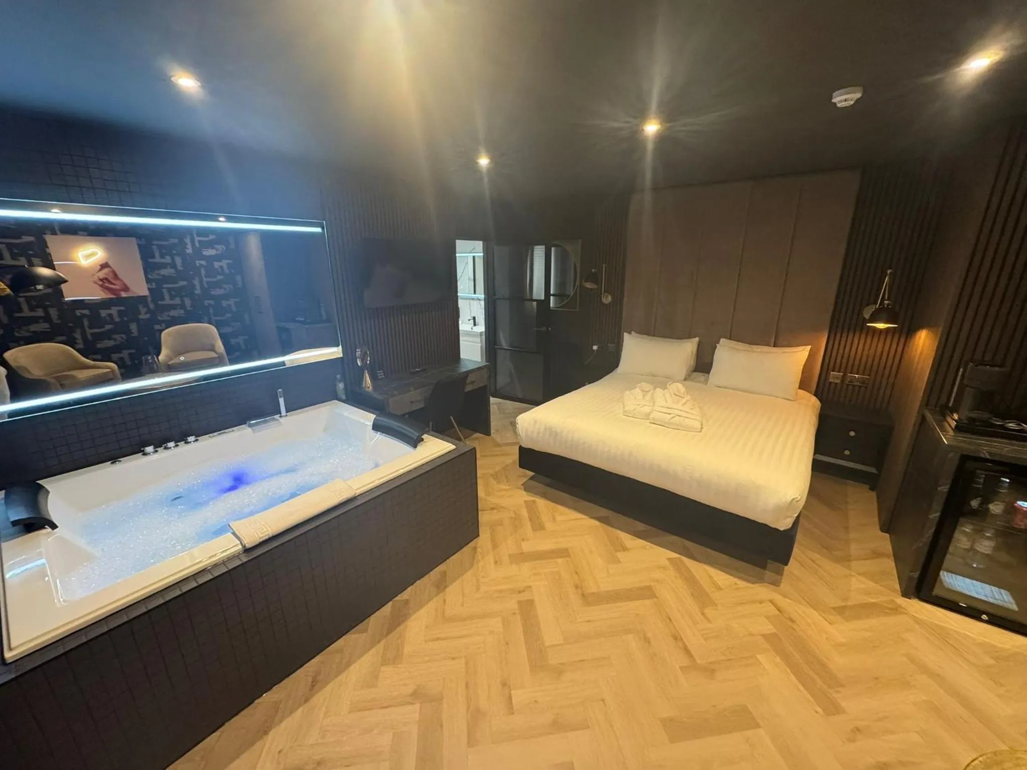 Photo of the whole room, Bed in Secret Suites