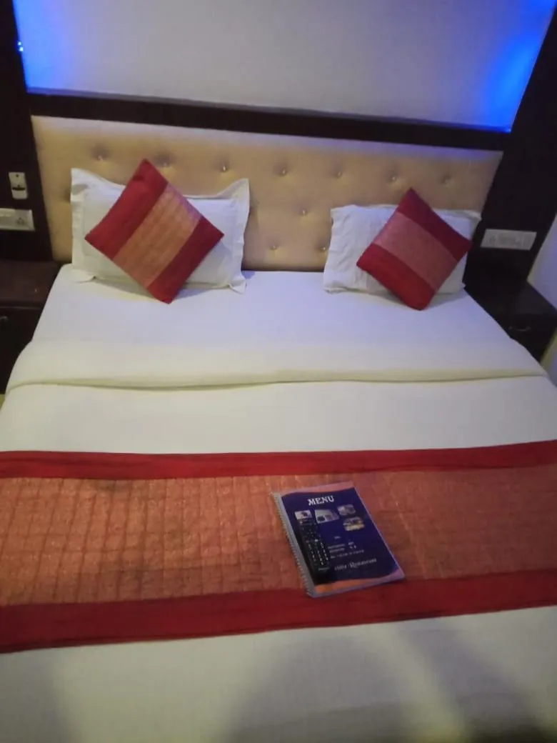 Bed in Vishal Hotel Near New Delhi Railway Station