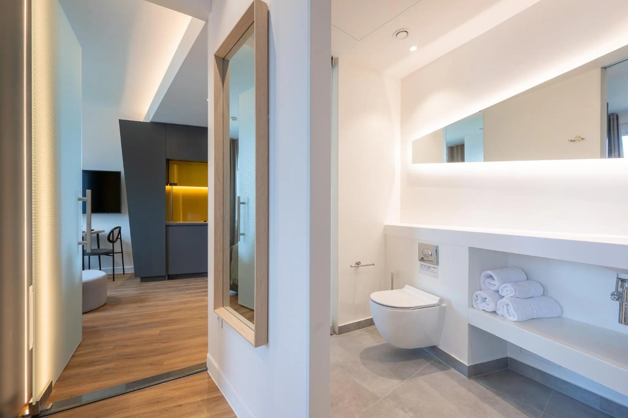 Toilet in Limehome Amsterdam Gatwickstraat