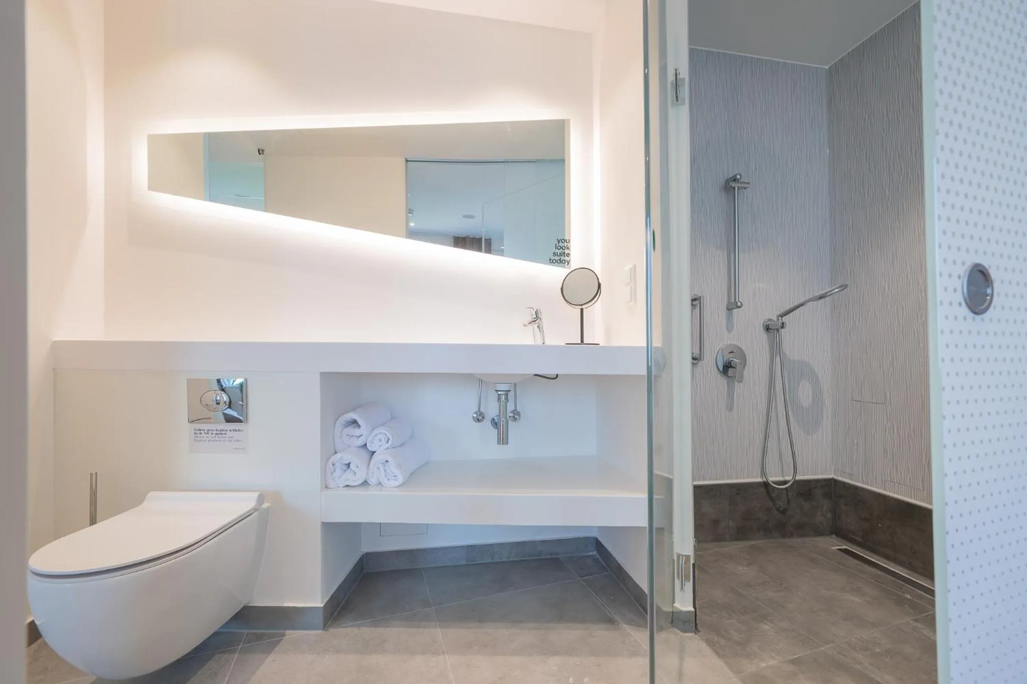 Shower in Limehome Amsterdam Gatwickstraat