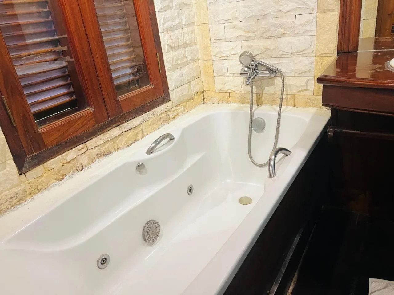 Bath in Pumalin Villa