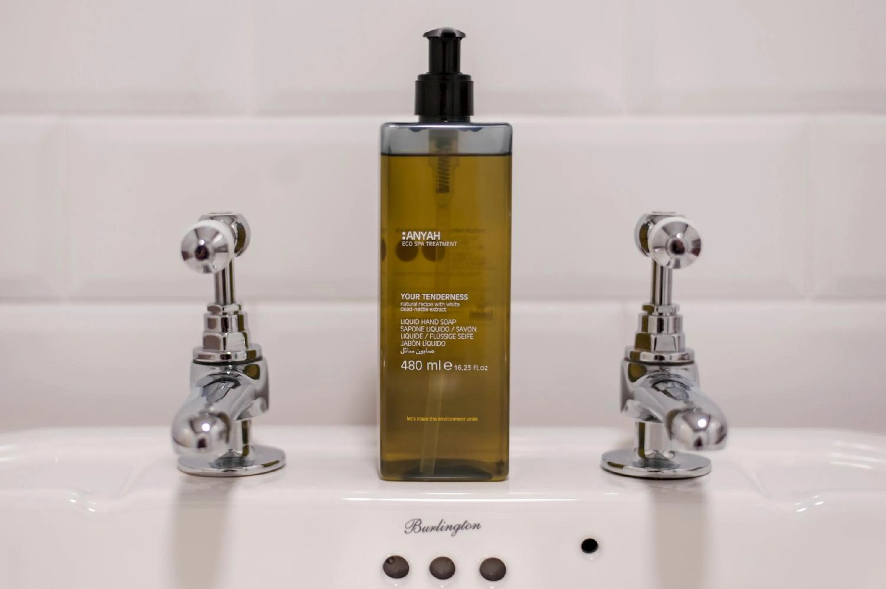 Bathroom in Salutation Hotel