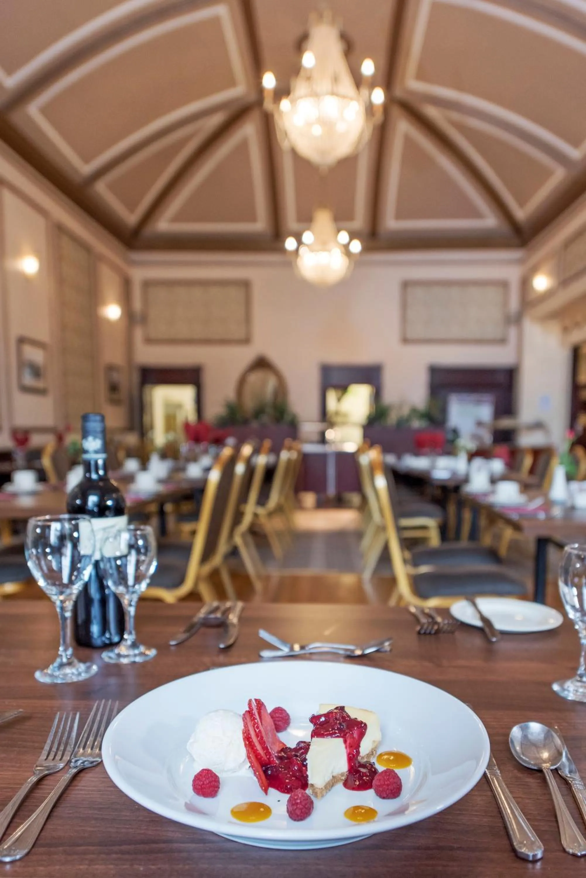 Restaurant/places to eat in Salutation Hotel