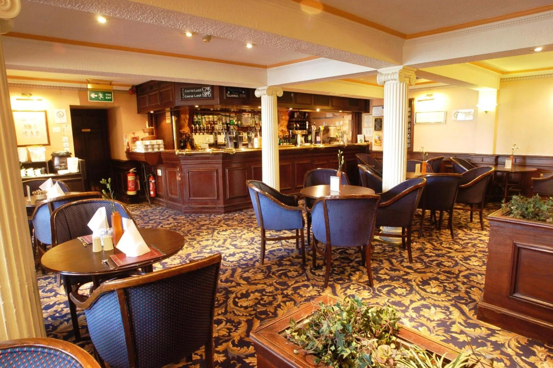 Restaurant/places to eat in Salutation Hotel