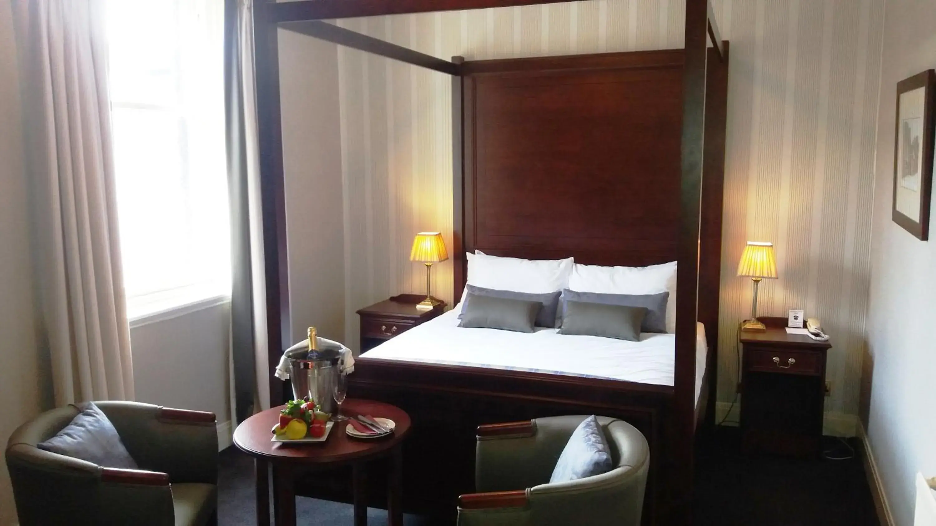 Bedroom, Bed in Salutation Hotel Bedroom, Bed in Salutation Hotel