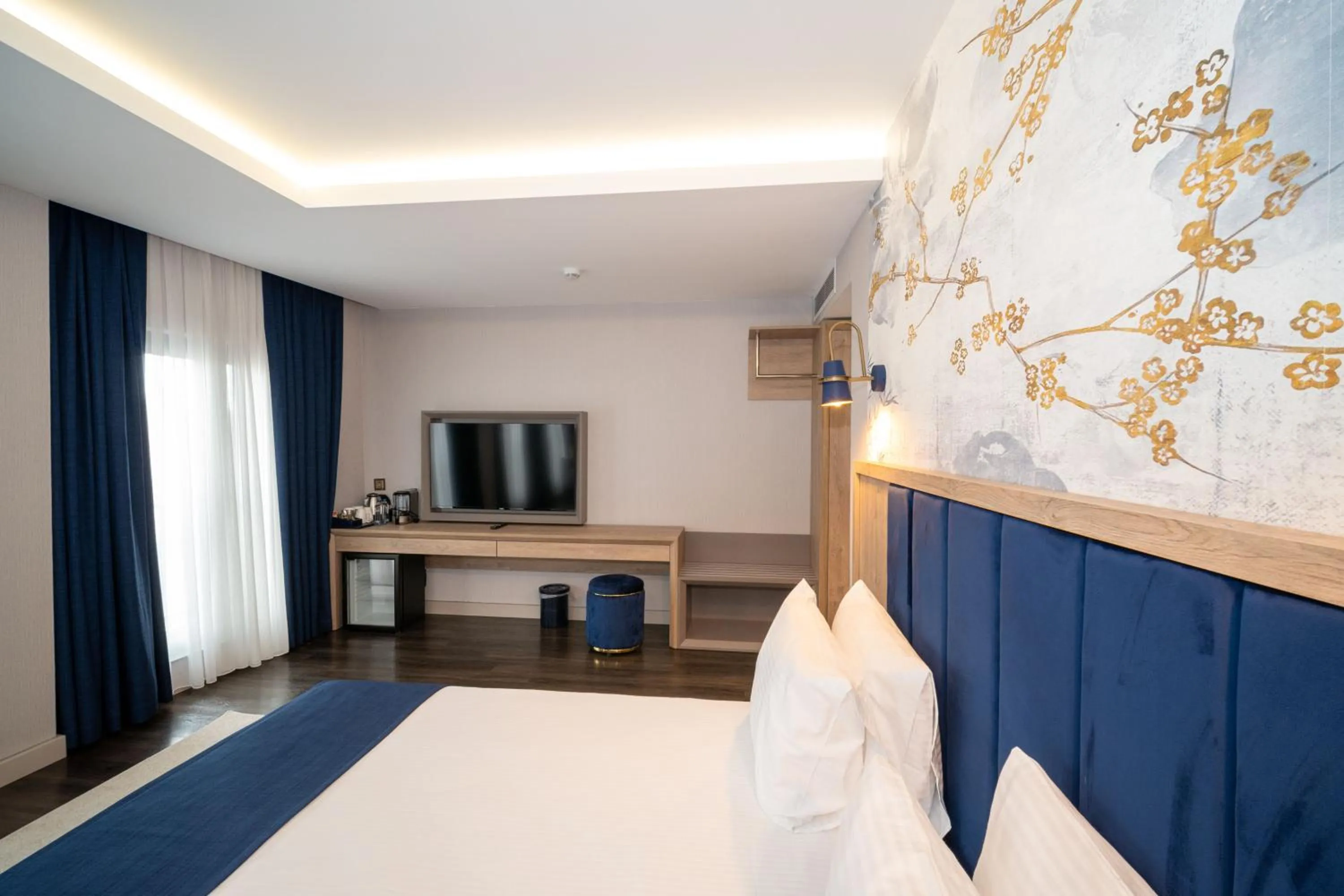 TV and multimedia in Querencia Hotel