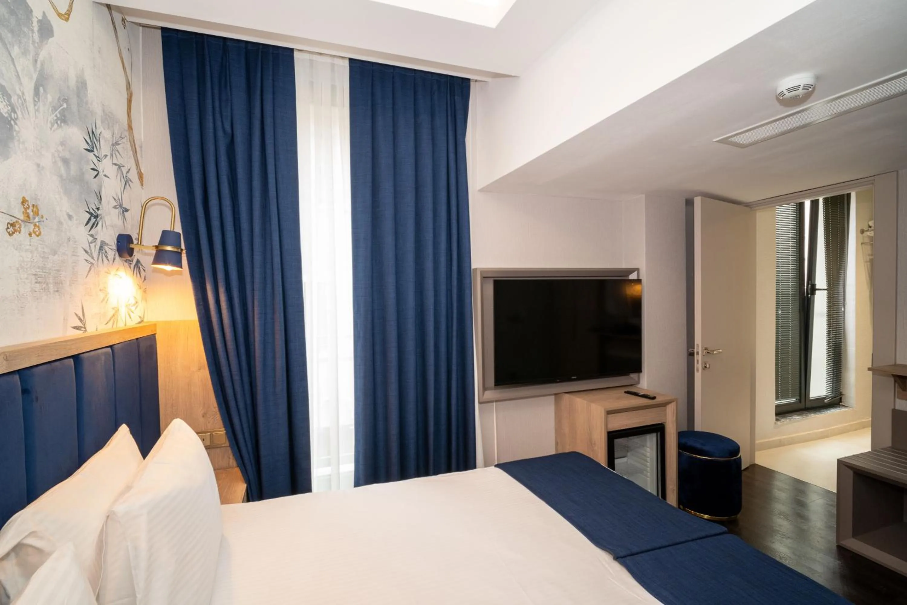 TV and multimedia in Querencia Hotel