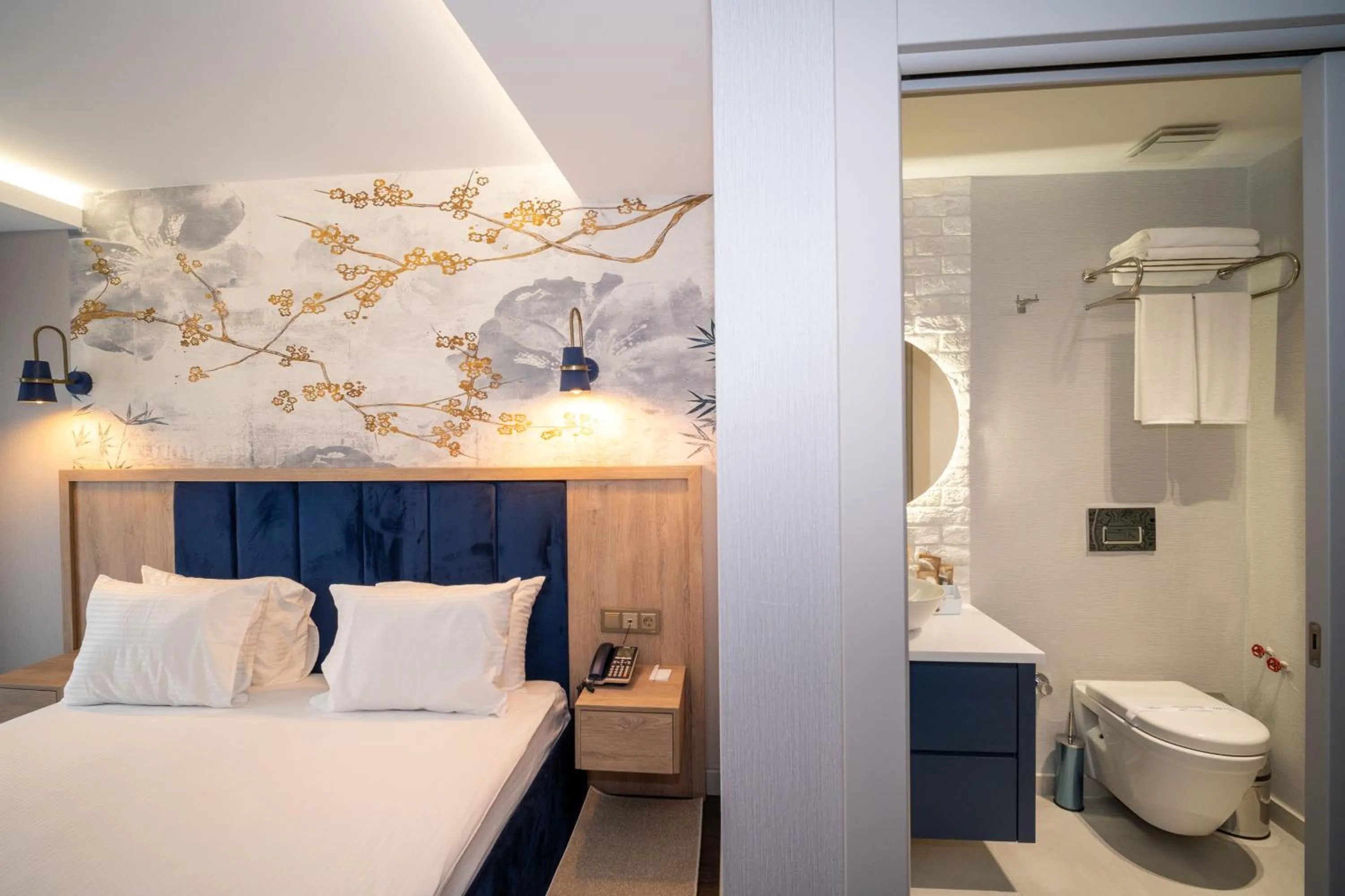 Toilet in Querencia Hotel