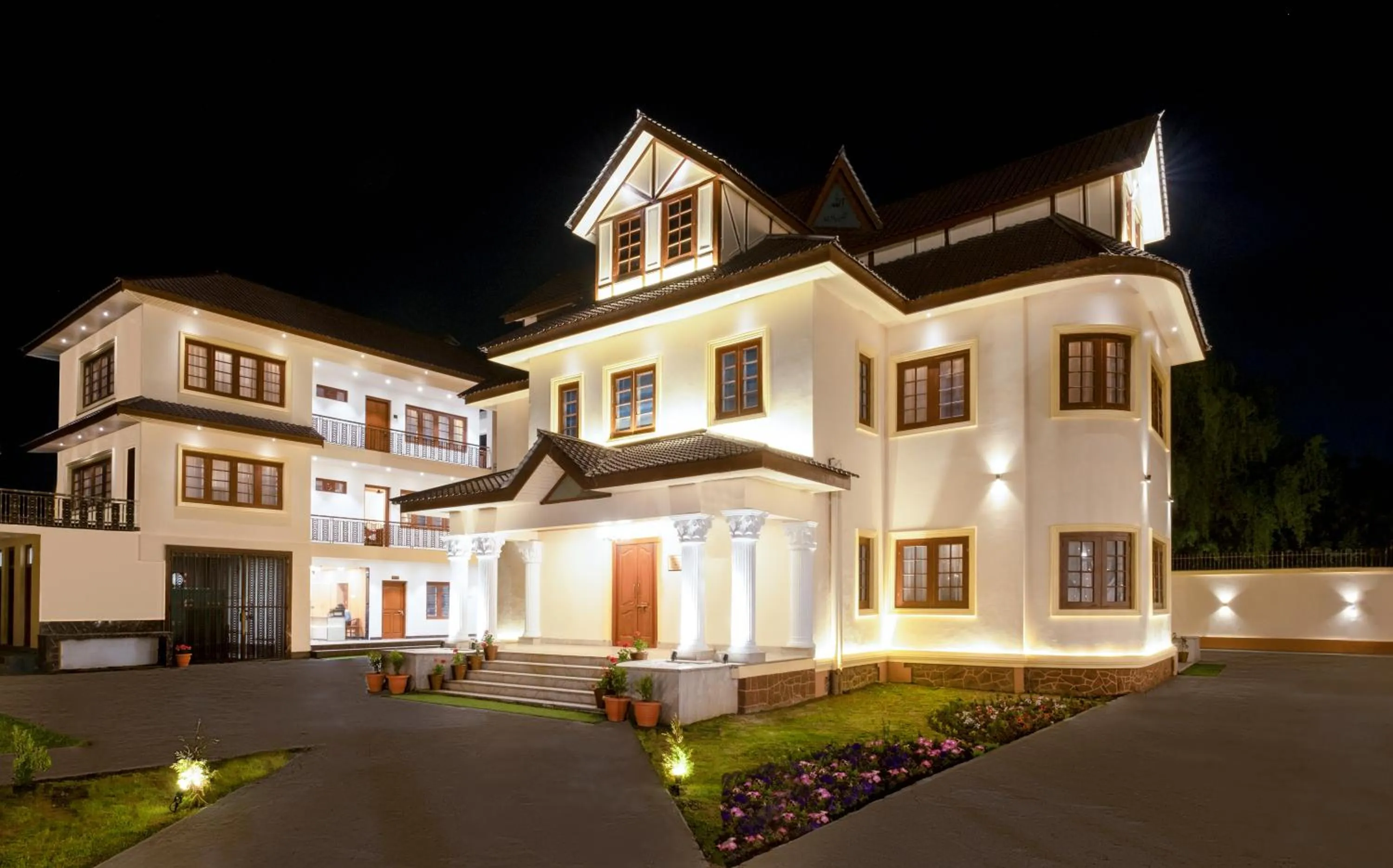 Property building in Moghal Mahal Resort Rajbagh Srinagar
