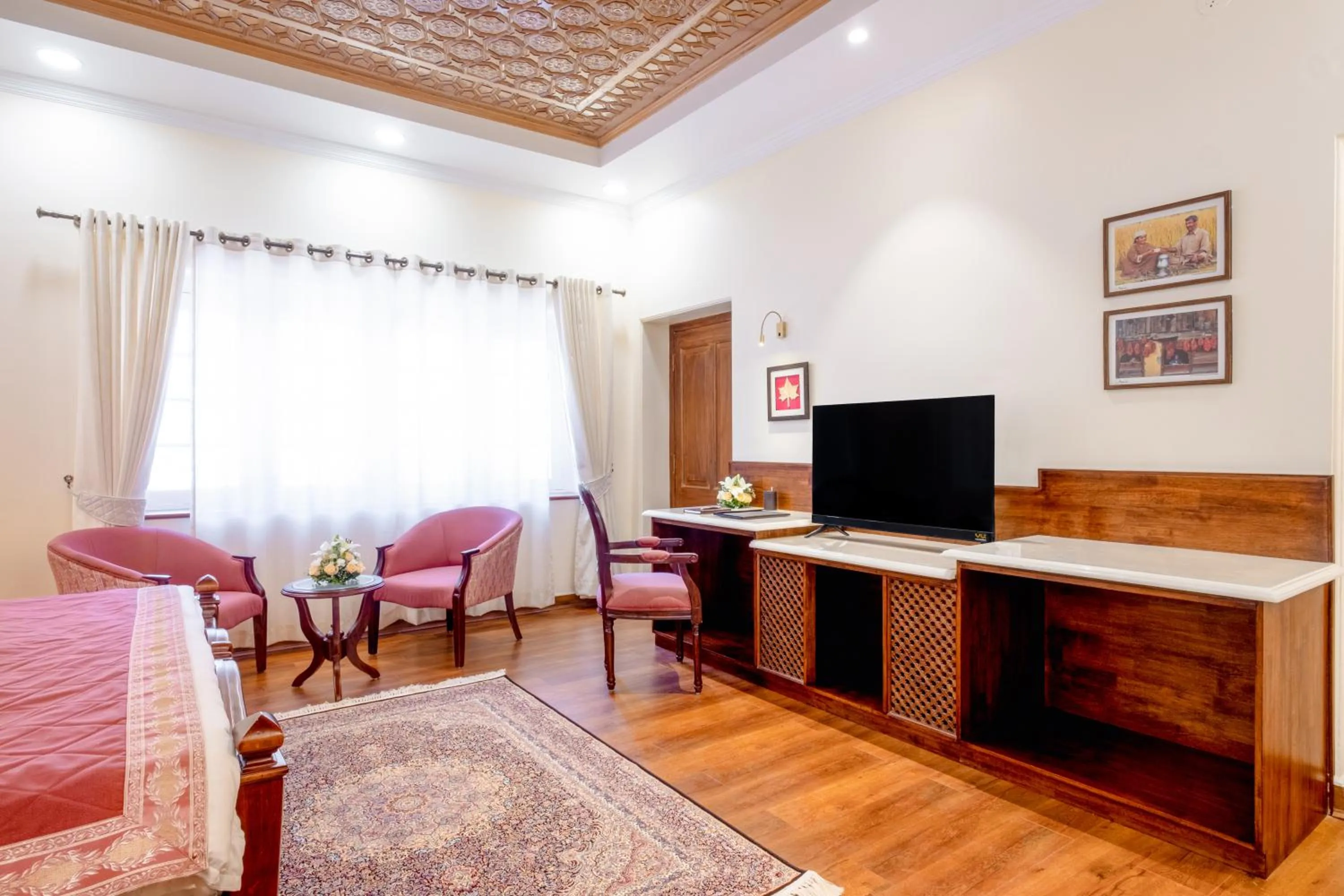 TV and multimedia in Moghal Mahal Resort Rajbagh Srinagar