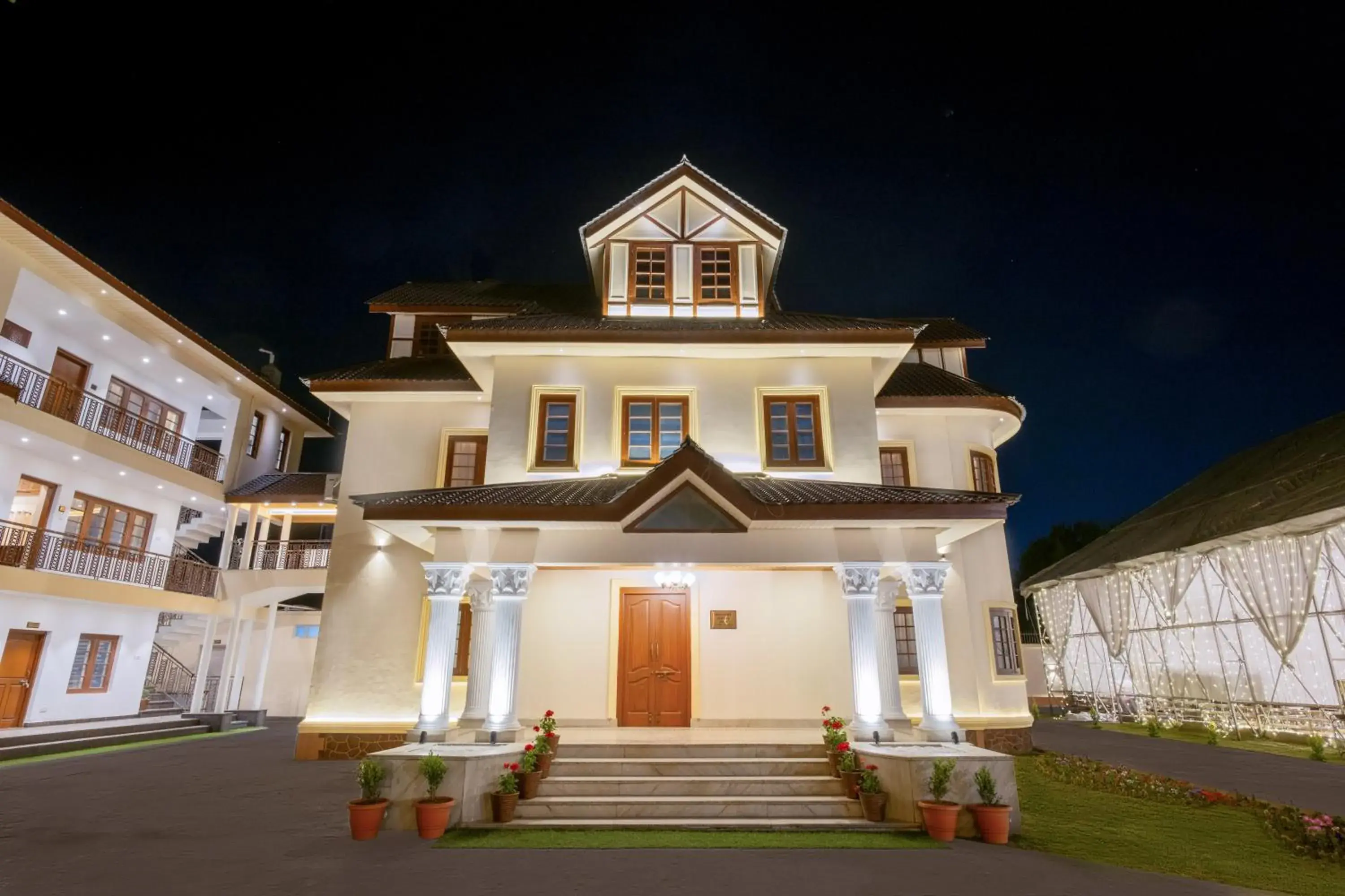 Property building in Moghal Mahal Resort Rajbagh Srinagar Property building in Moghal Mahal Resort Rajbagh Srinagar