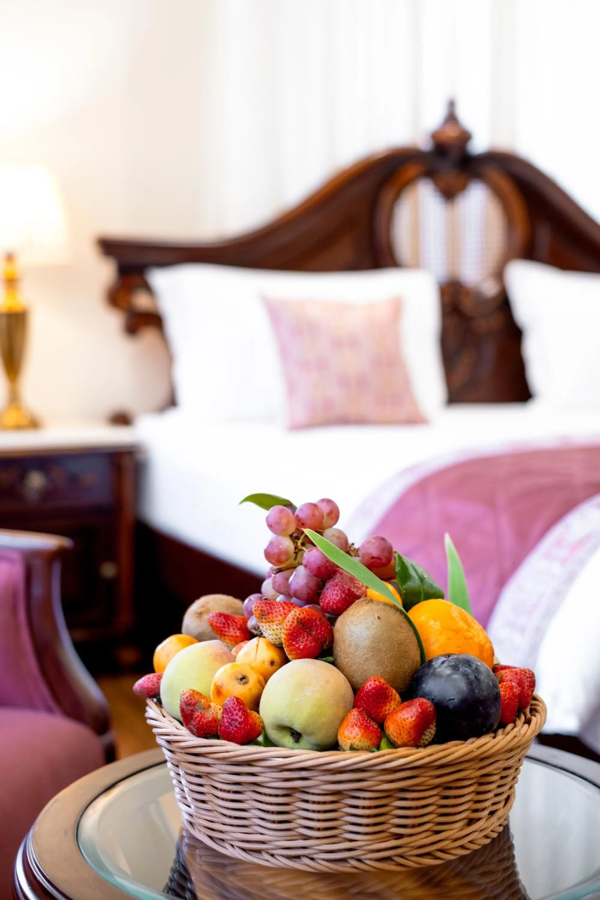 Bed in Moghal Mahal Resort Rajbagh Srinagar