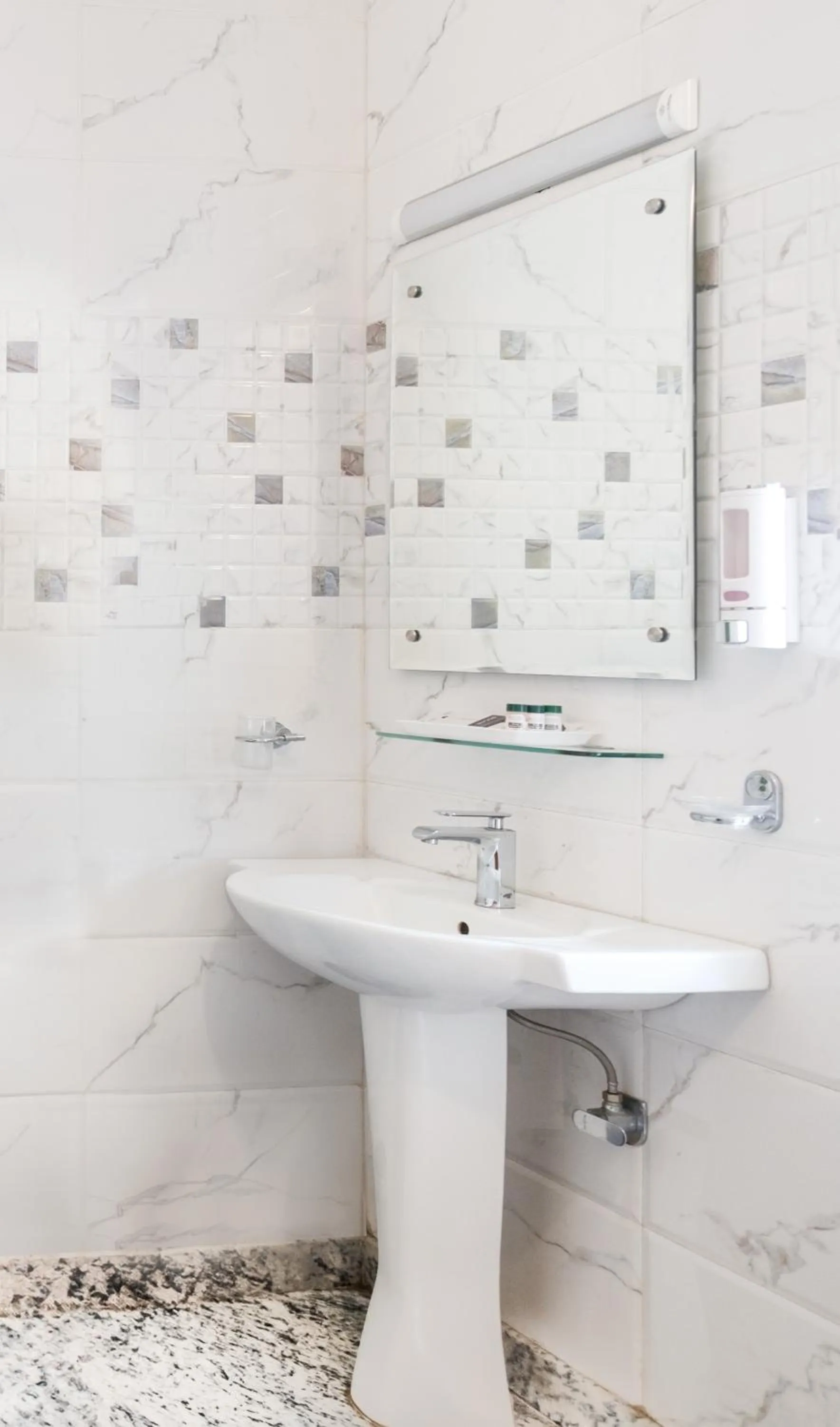 Bathroom in Moghal Mahal Resort Rajbagh Srinagar