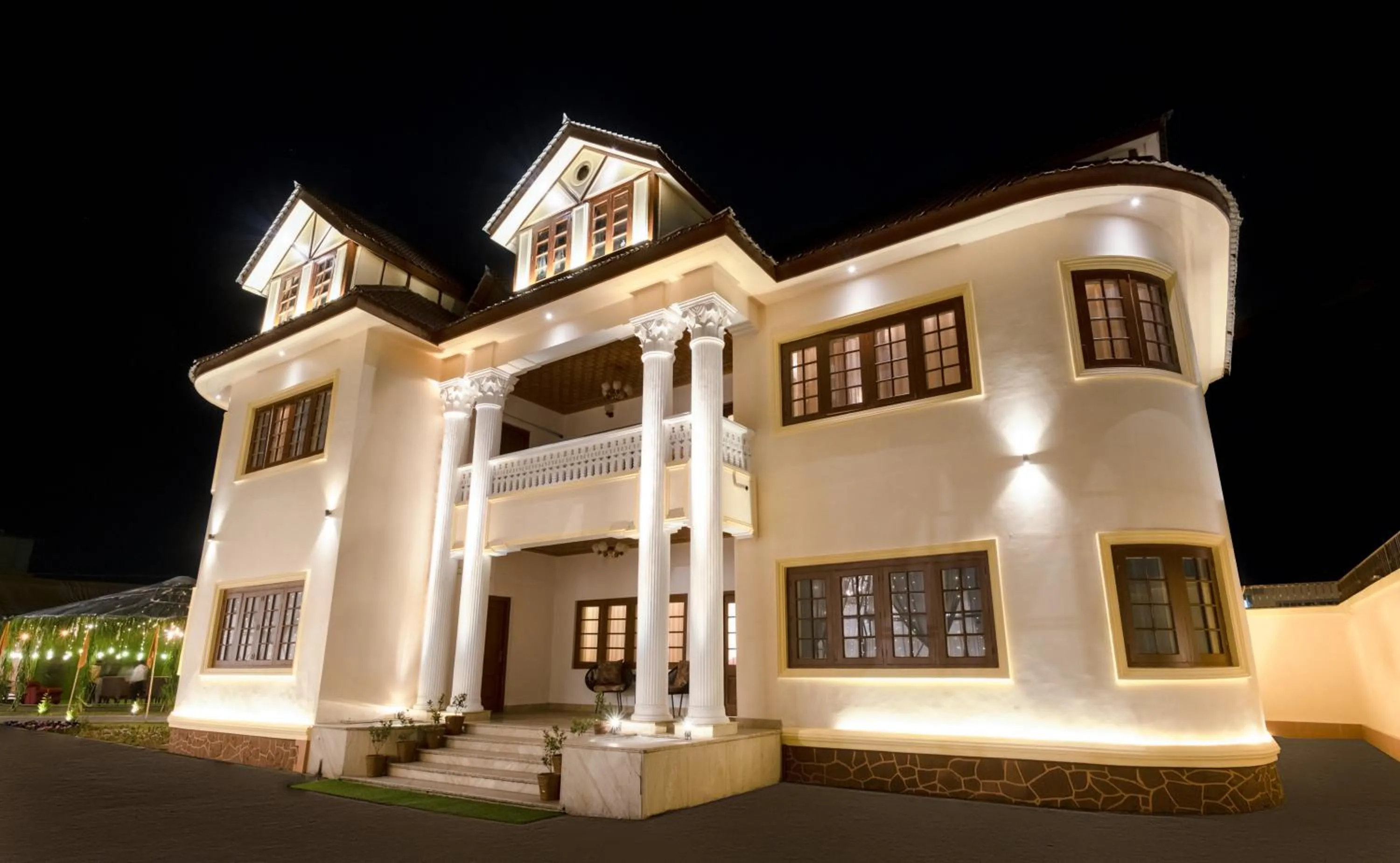 Property building in Moghal Mahal Resort Rajbagh Srinagar