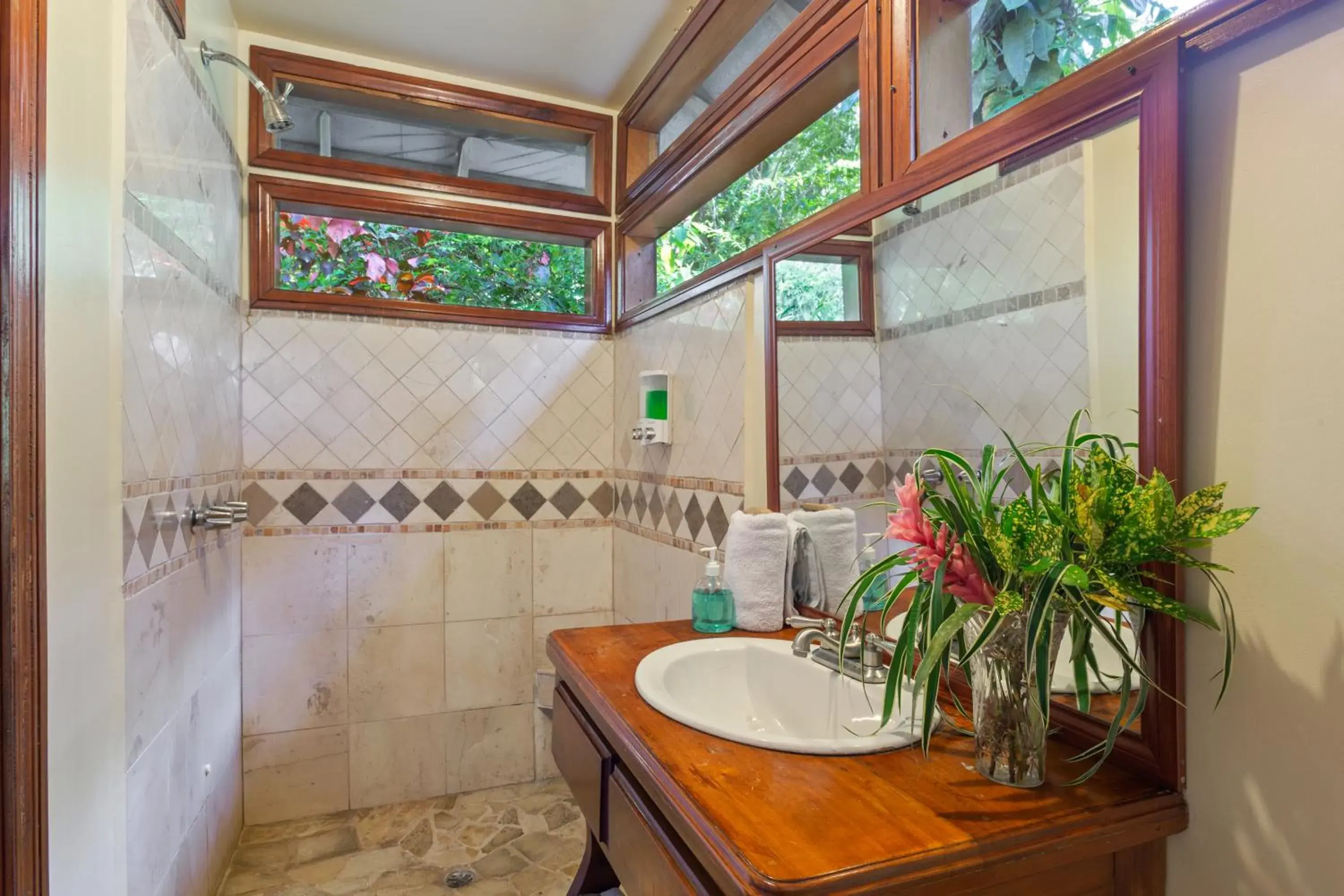 Double Room in Ian Anderson Caves Branch Jungle Lodge Double Room in Ian Anderson Caves Branch Jungle Lodge
