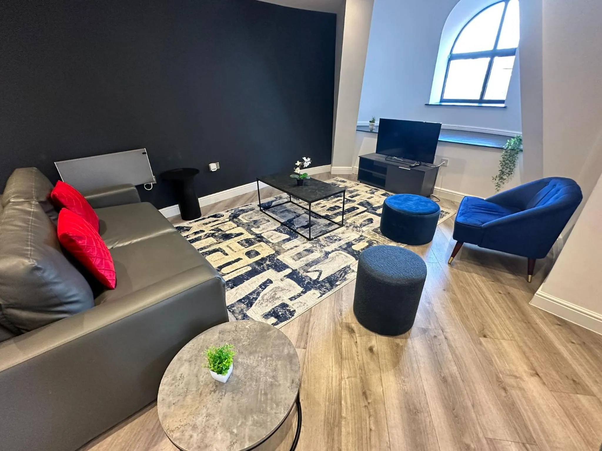 TV and multimedia in Alur Apartments Liverpool Central