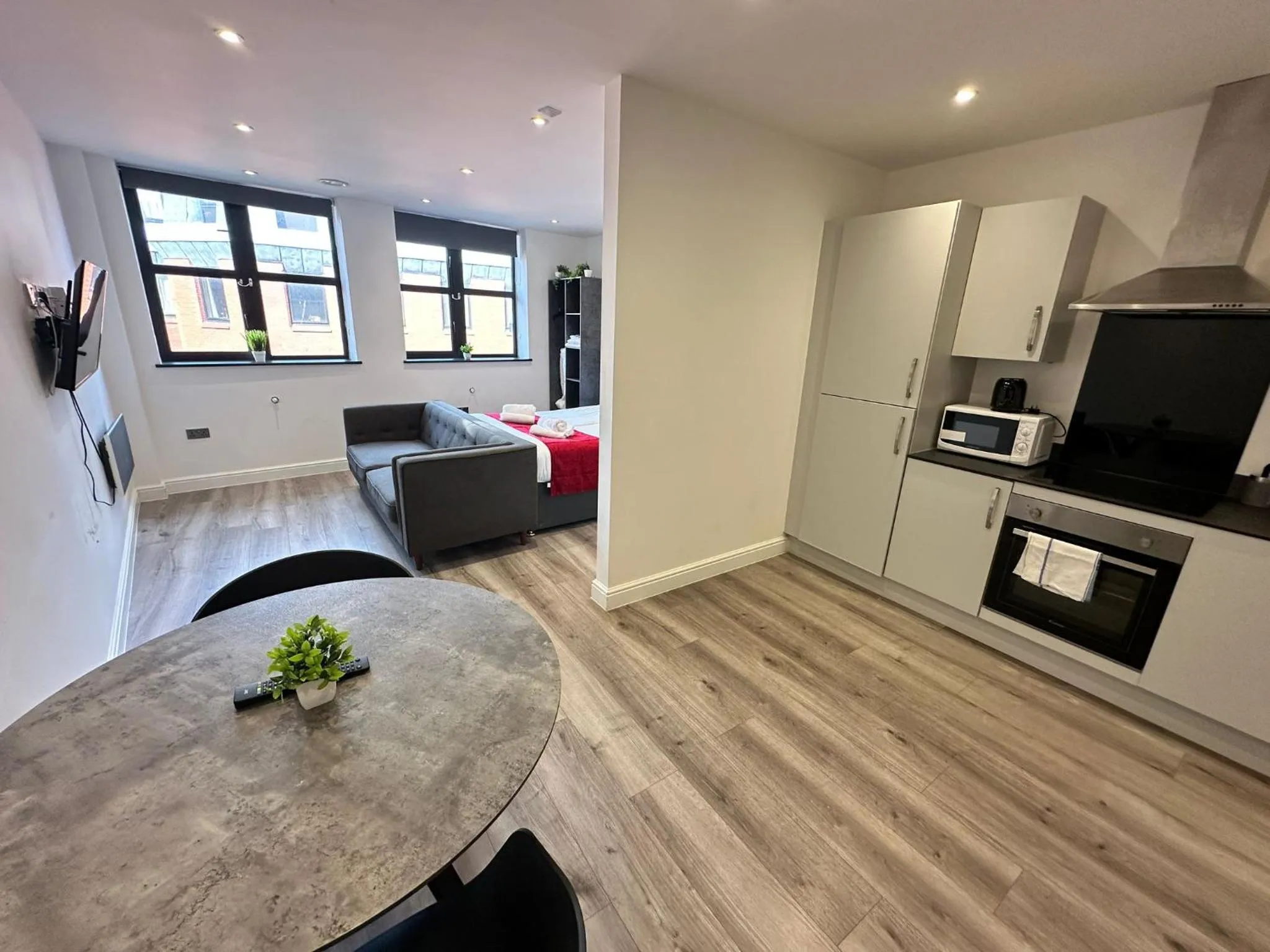 TV and multimedia in Alur Apartments Liverpool Central