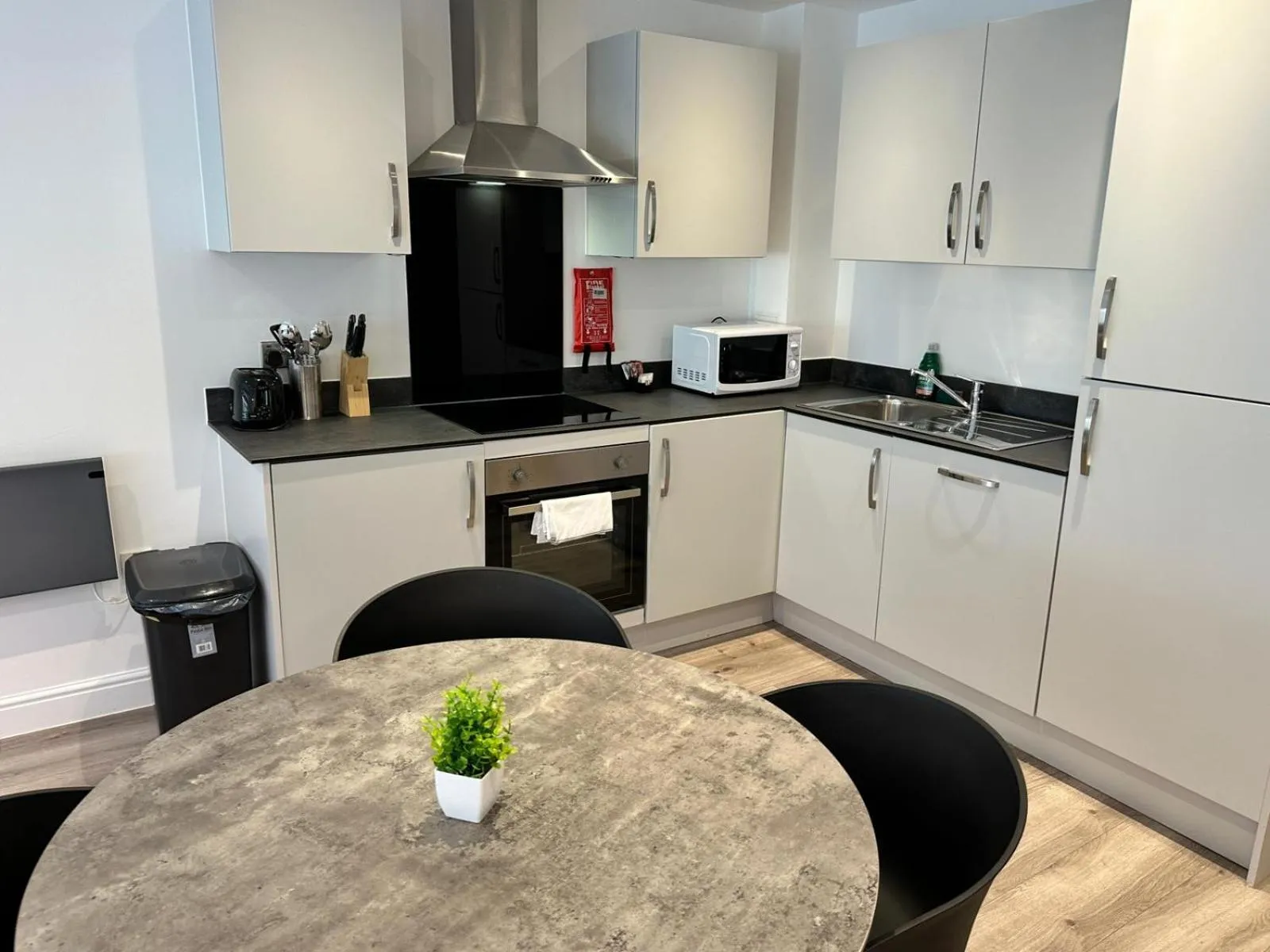 Kitchen or kitchenette in Alur Apartments Liverpool Central