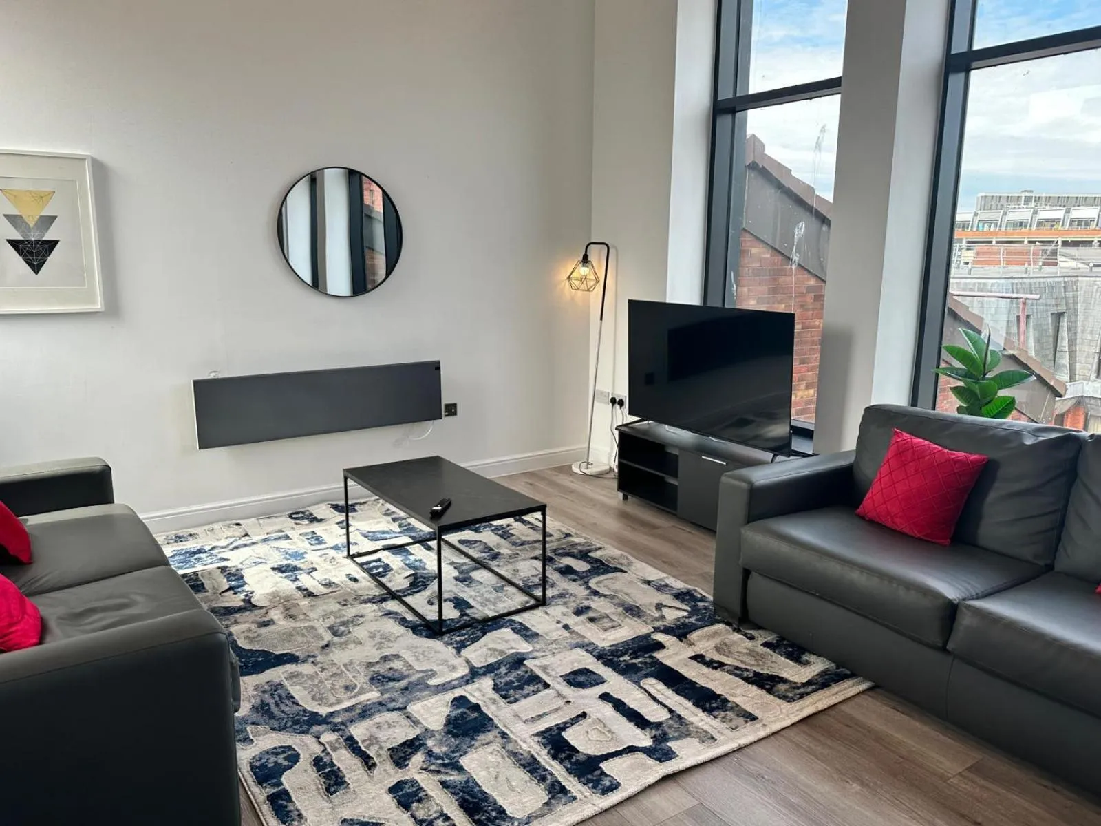 TV and multimedia in Alur Apartments Liverpool Central