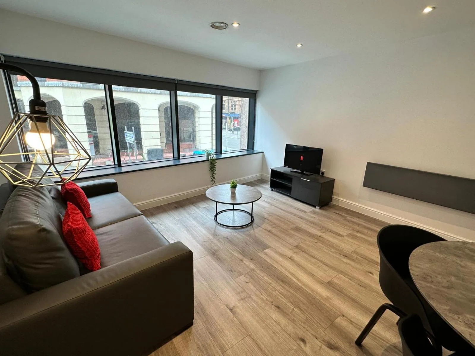 TV and multimedia in Alur Apartments Liverpool Central