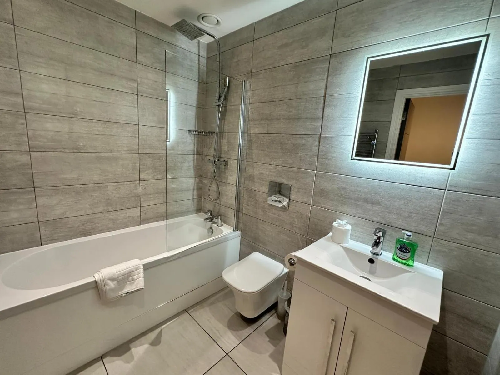 Shower in Alur Apartments Liverpool Central