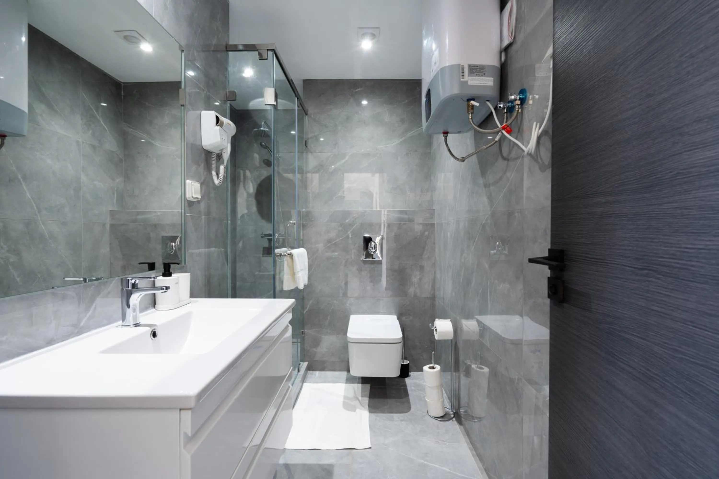 Shower in Atlantic View Appart'Hotel