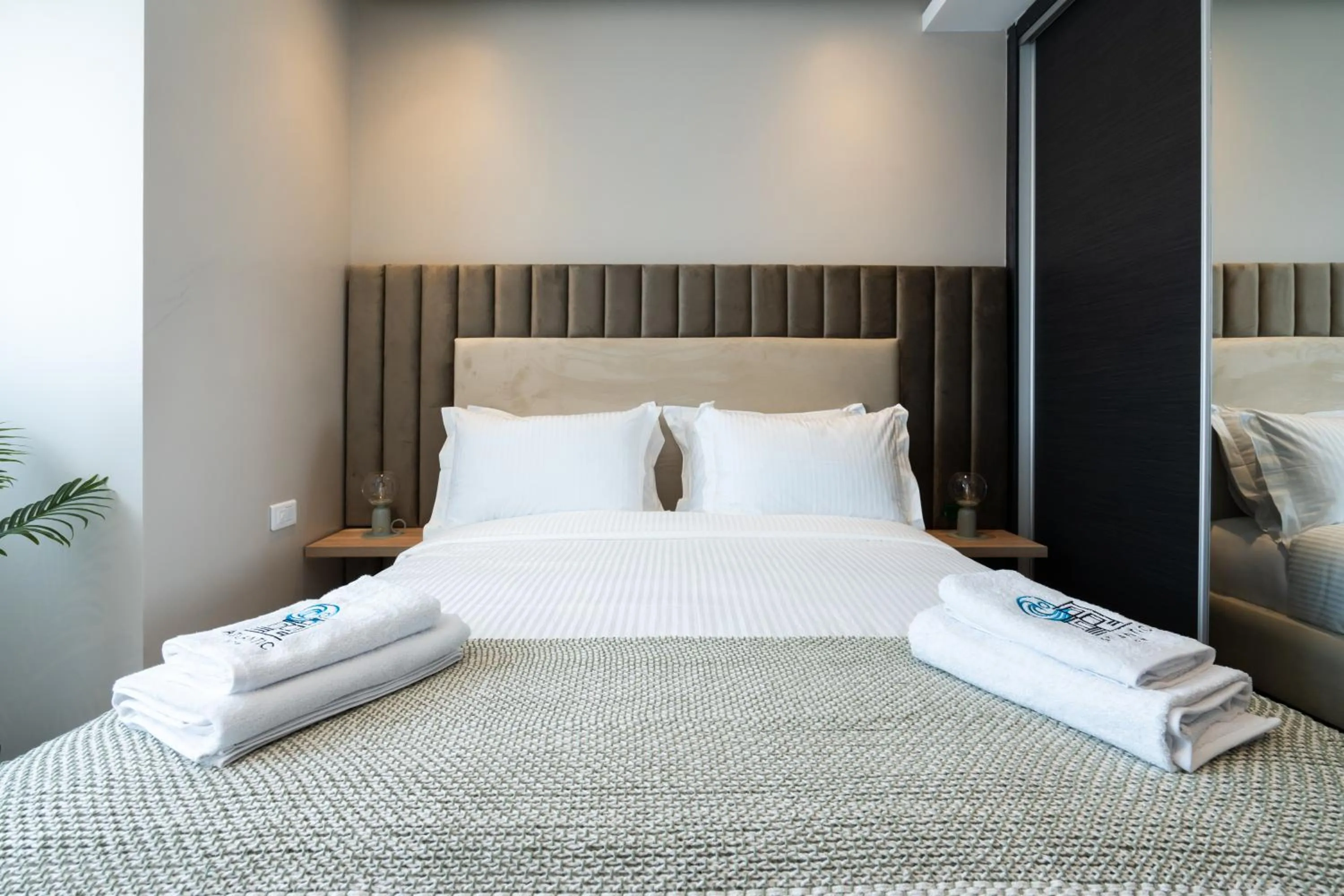 Bed in Atlantic View Appart'Hotel