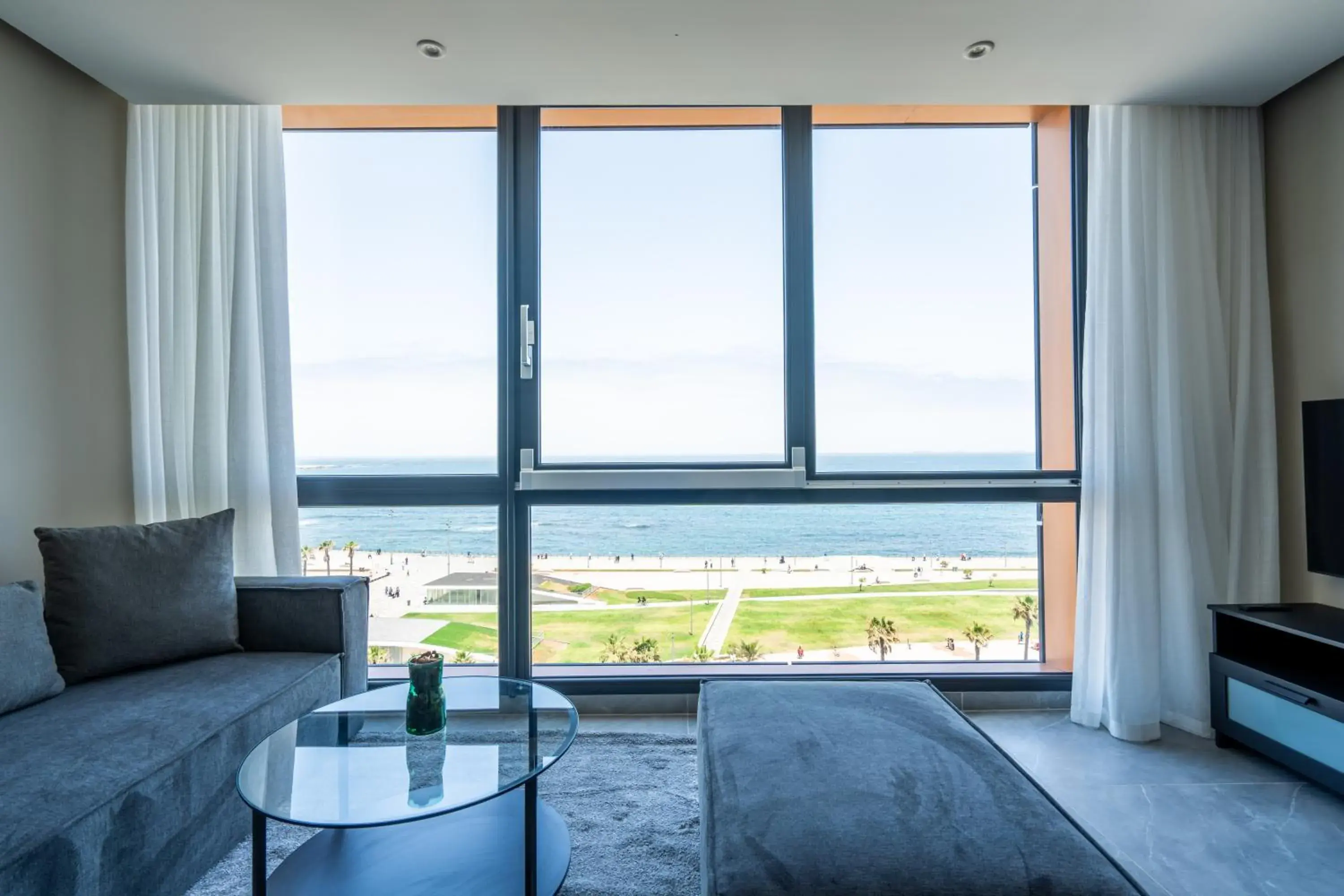One-Bedroom Apartment with Ocean View - single occupancy in Atlantic View Appart'Hotel One-Bedroom Apartment with Ocean View - single occupancy in Atlantic View Appart'Hotel