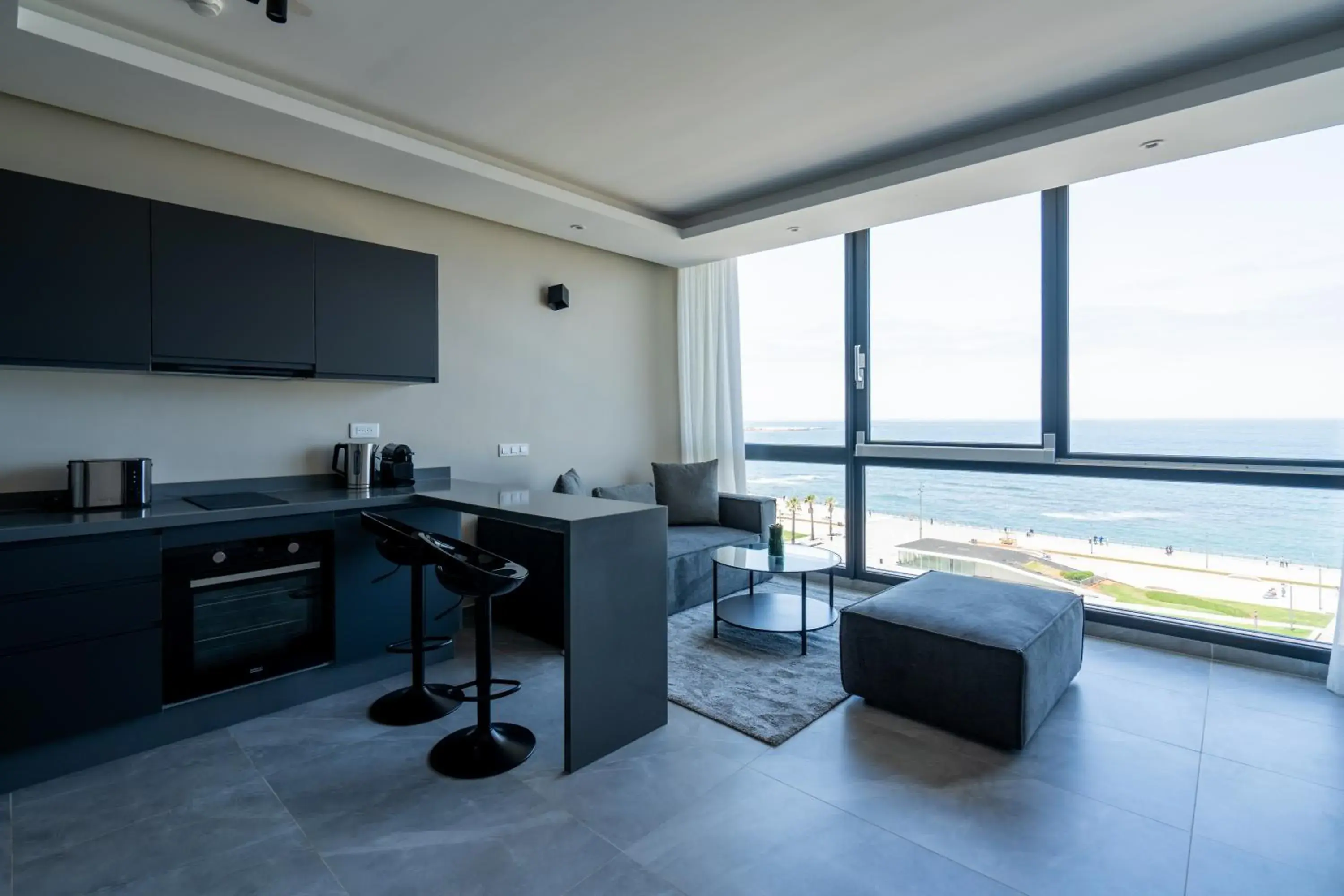 One-Bedroom Apartment with Ocean View - single occupancy in Atlantic View Appart'Hotel One-Bedroom Apartment with Ocean View - single occupancy in Atlantic View Appart'Hotel