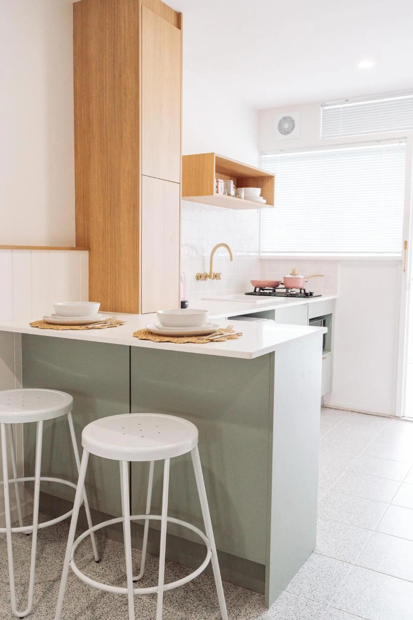 Kitchen or kitchenette in Surfside 22