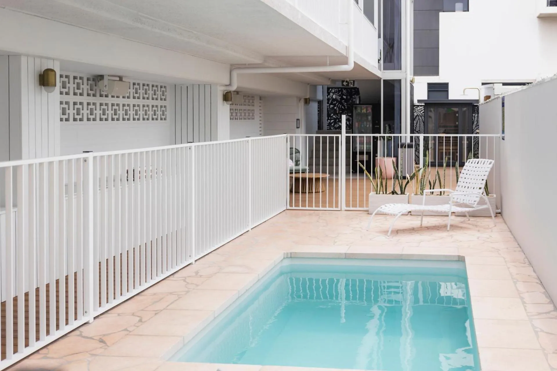 Swimming pool in Surfside 22