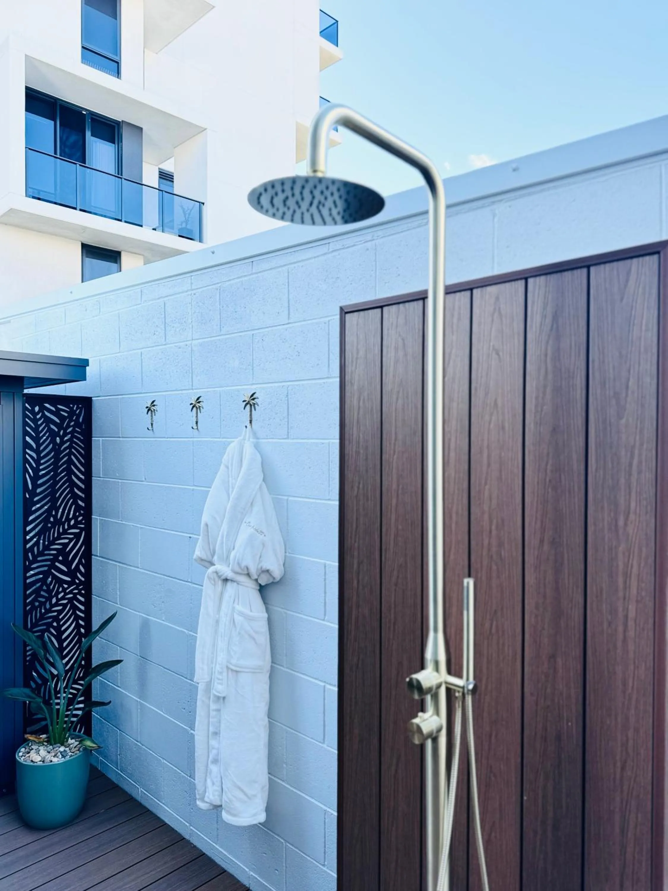 Shower in Surfside 22