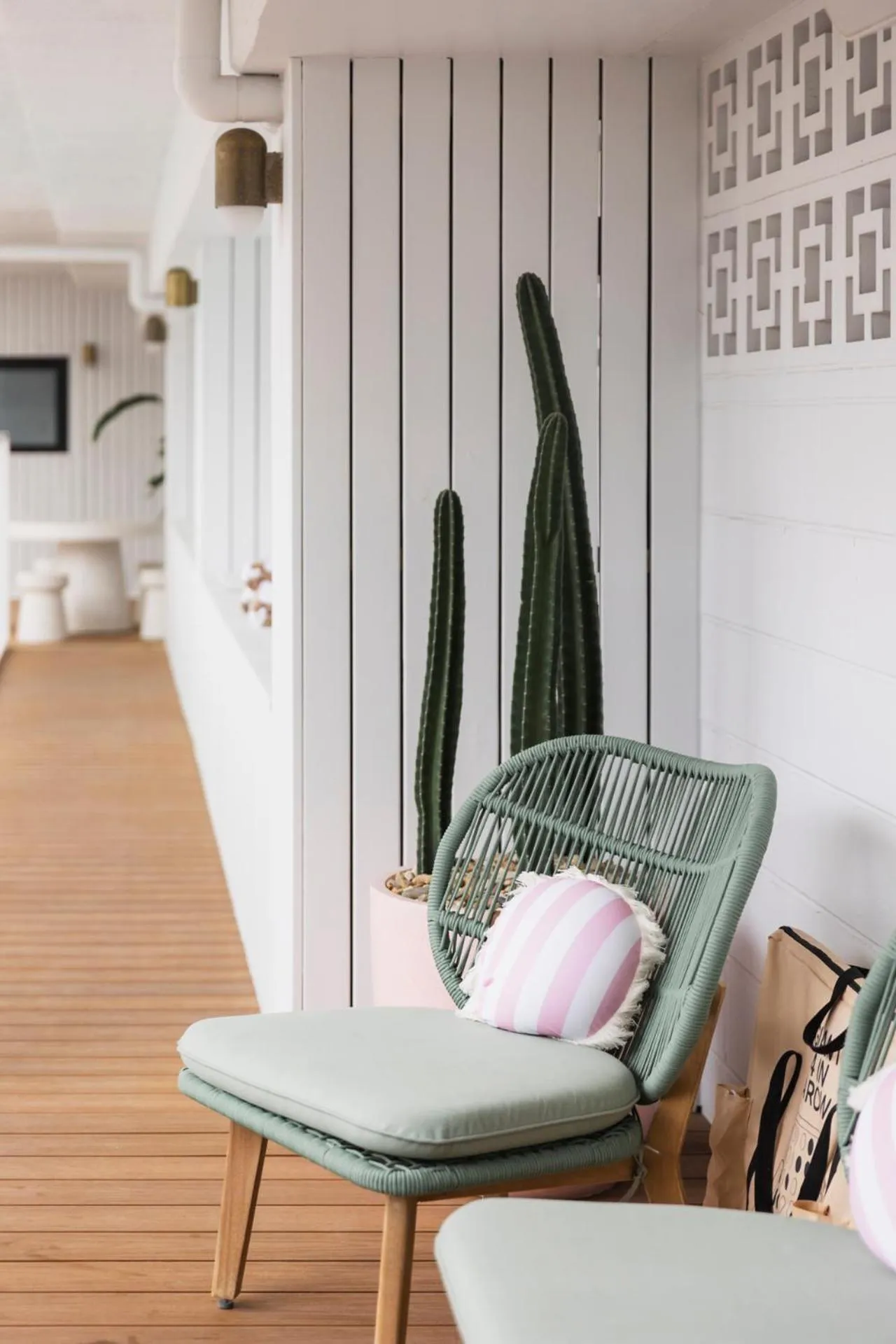 Property building, Bed in Surfside 22