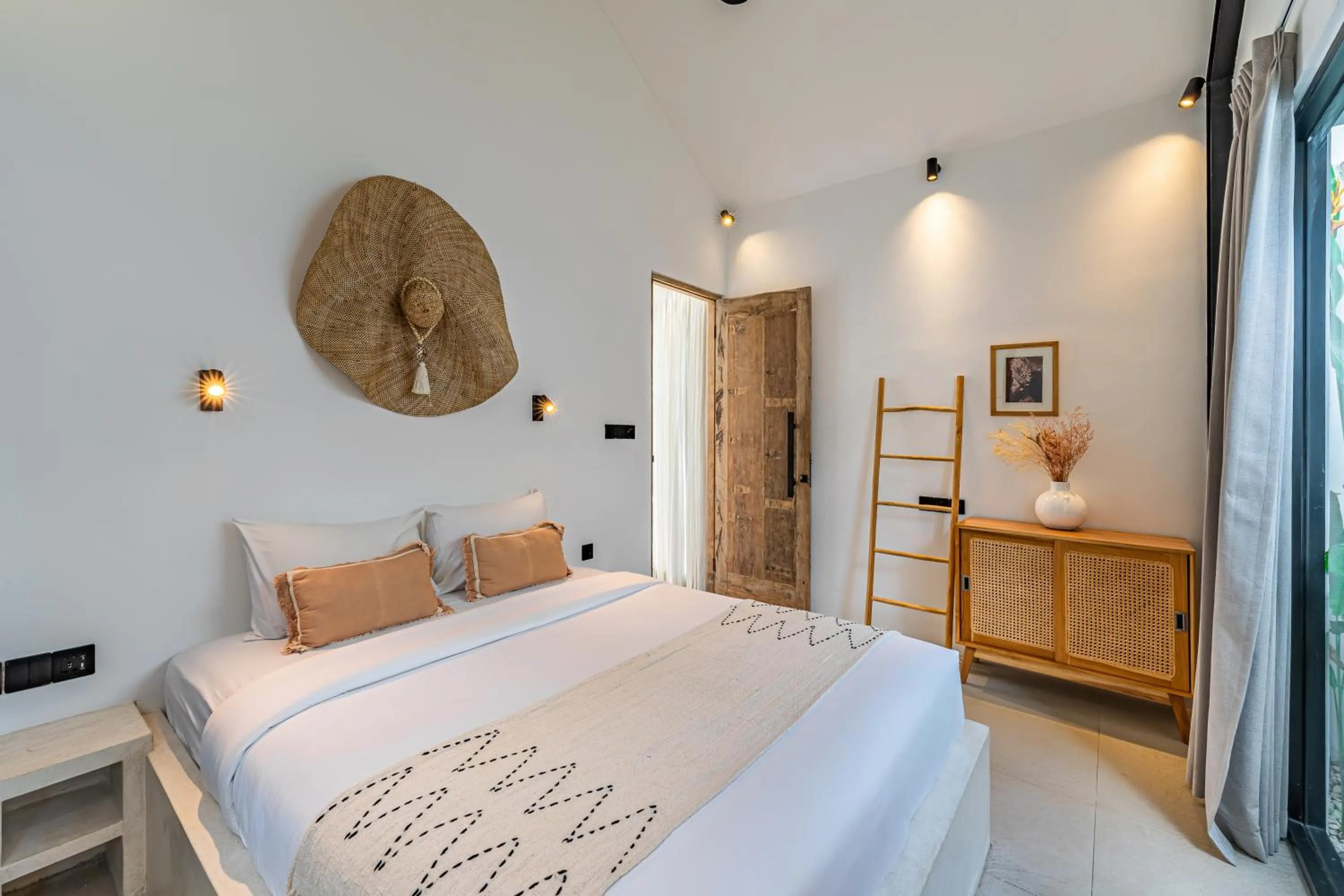 Bed in Villa Coco Nuts Pererenan