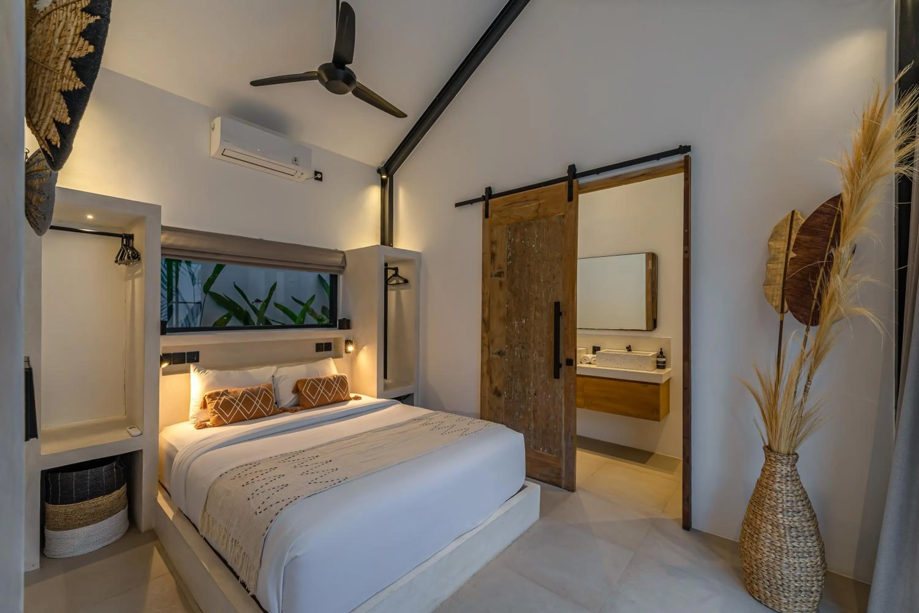 Bed in Villa Coco Nuts Pererenan