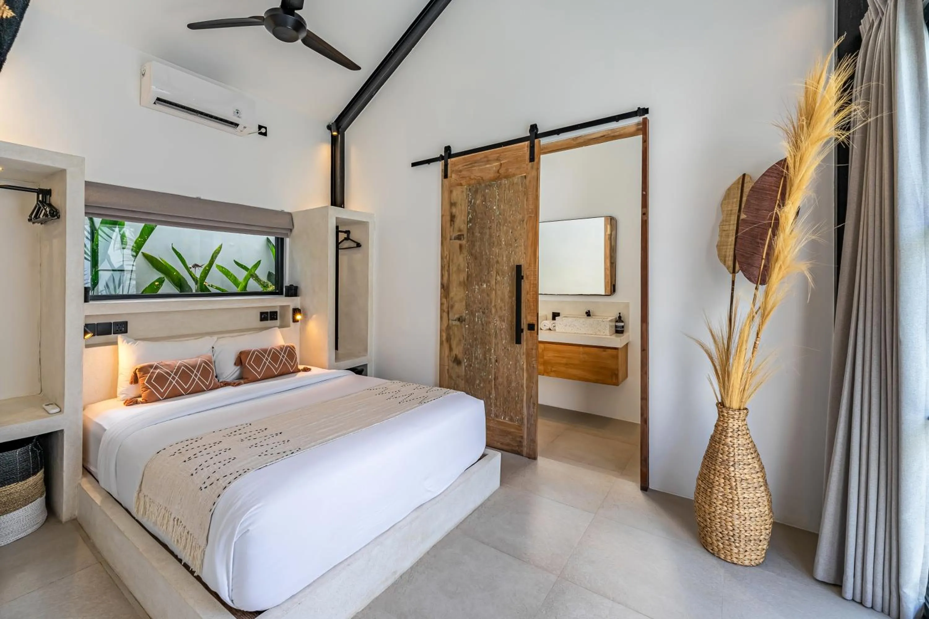 Bed in Villa Coco Nuts Pererenan