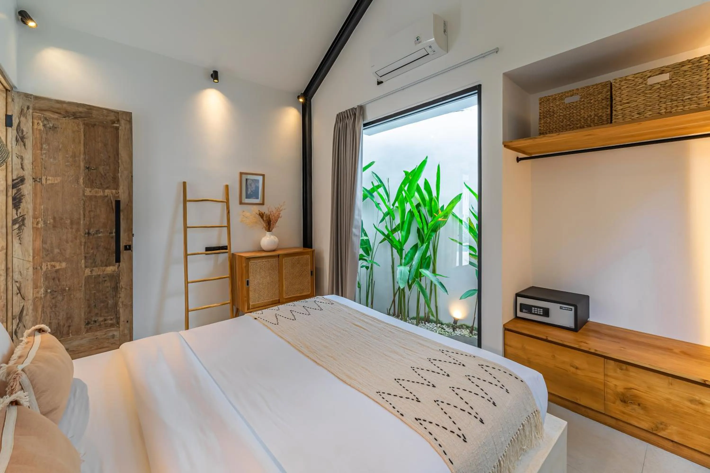 Bed in Villa Coco Nuts Pererenan