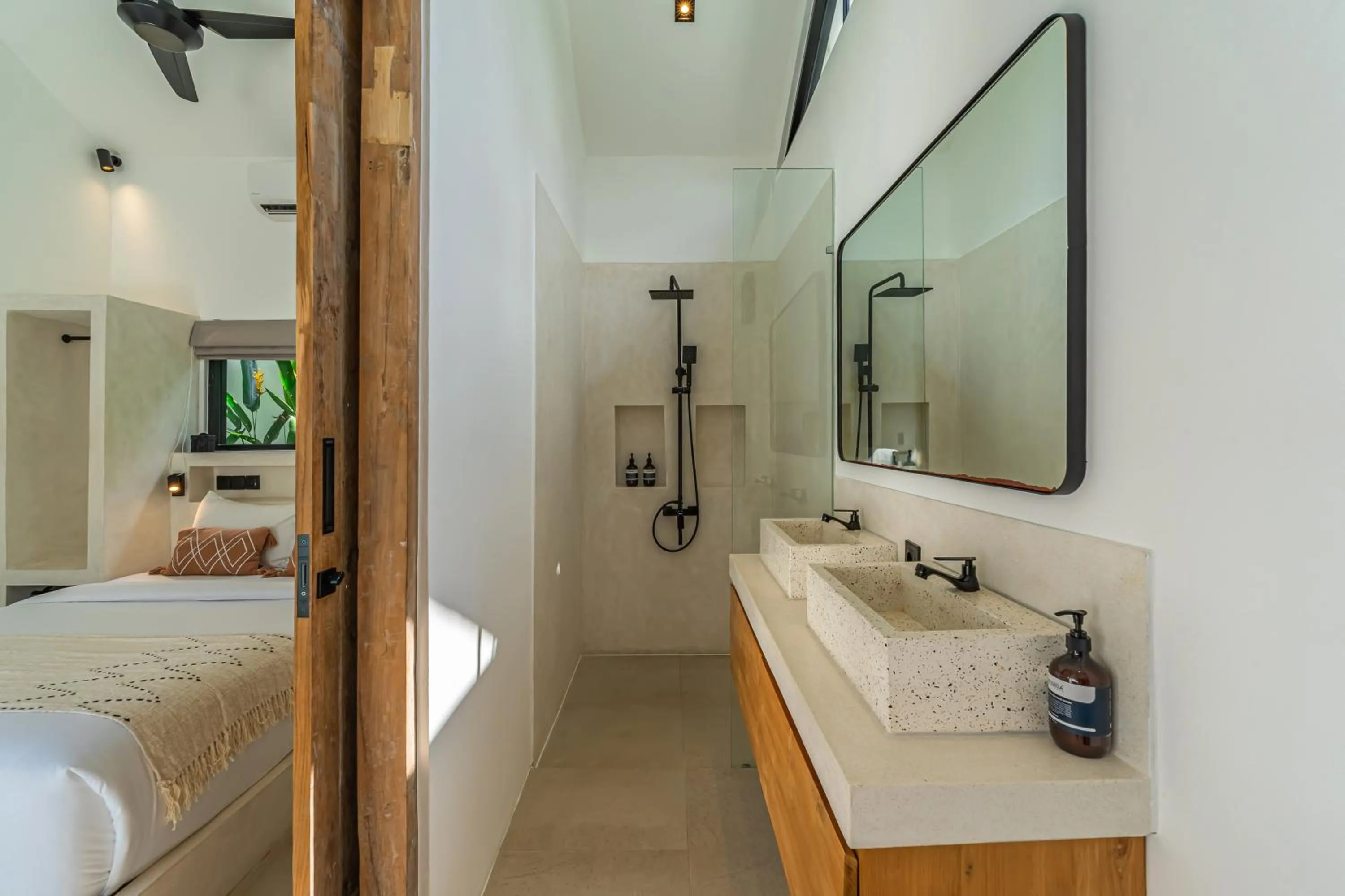 Bed in Villa Coco Nuts Pererenan