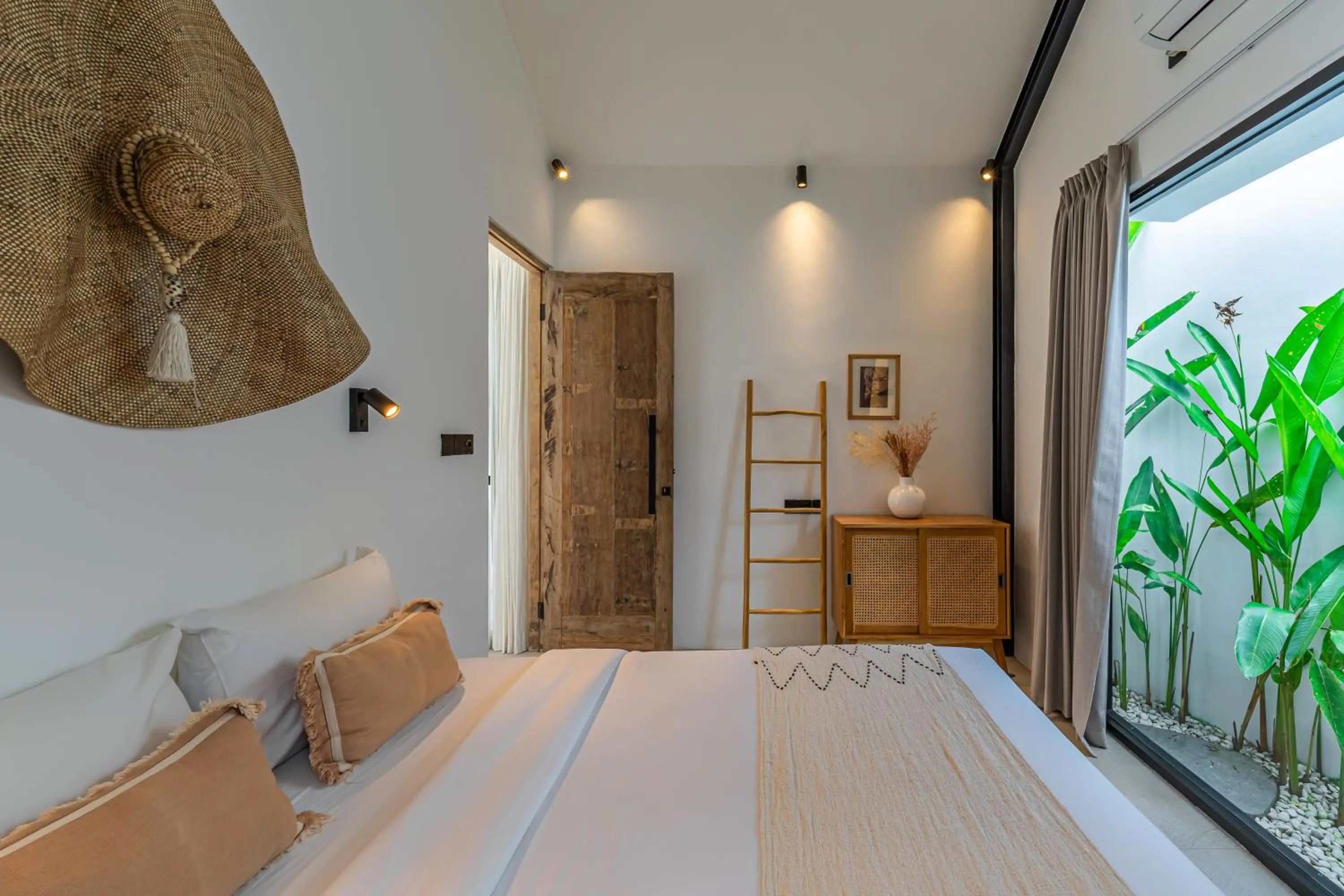 Bed in Villa Coco Nuts Pererenan